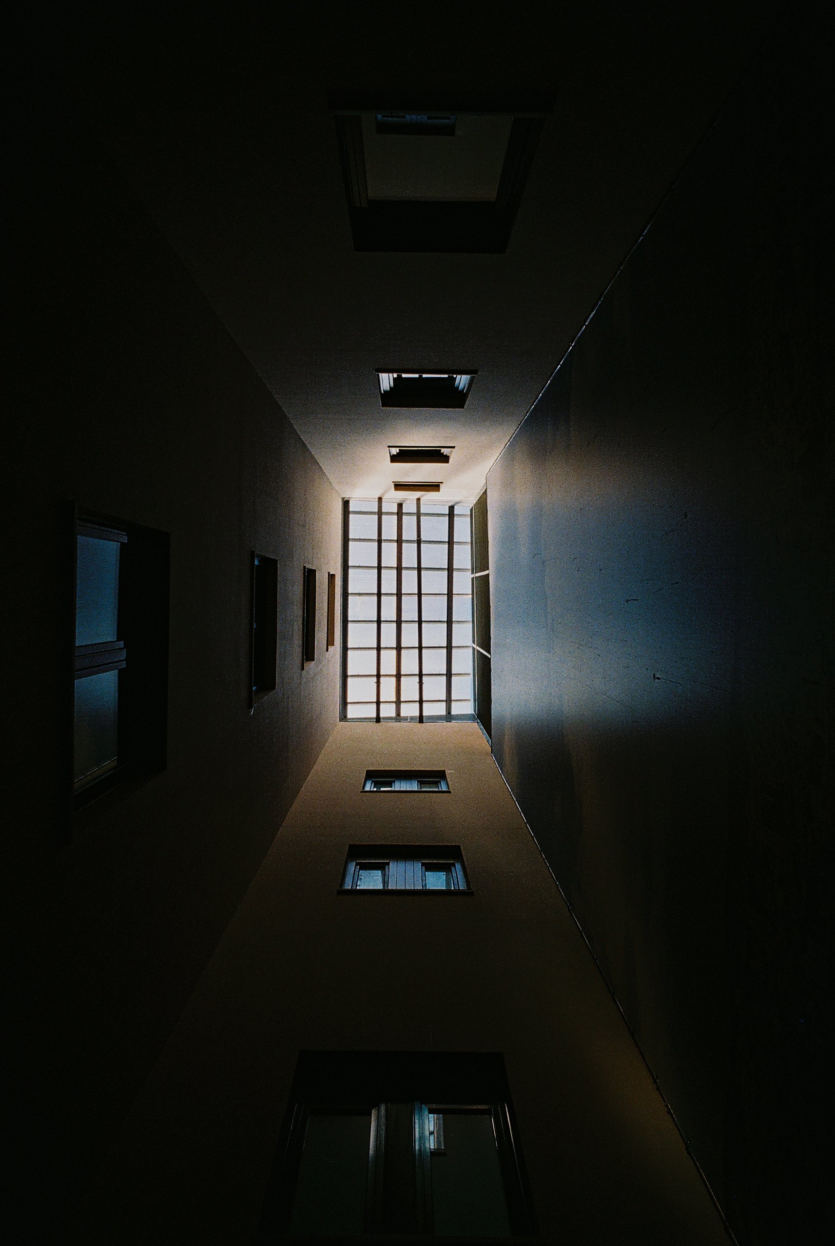 R1-01076-006A.jpg