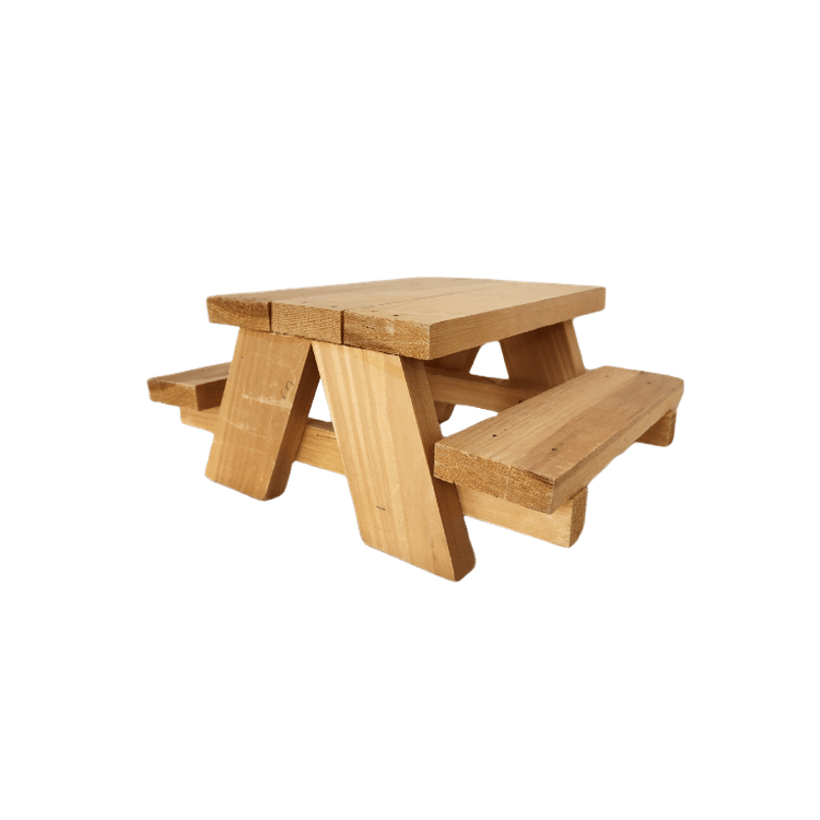 squirrel_picnic_table.png