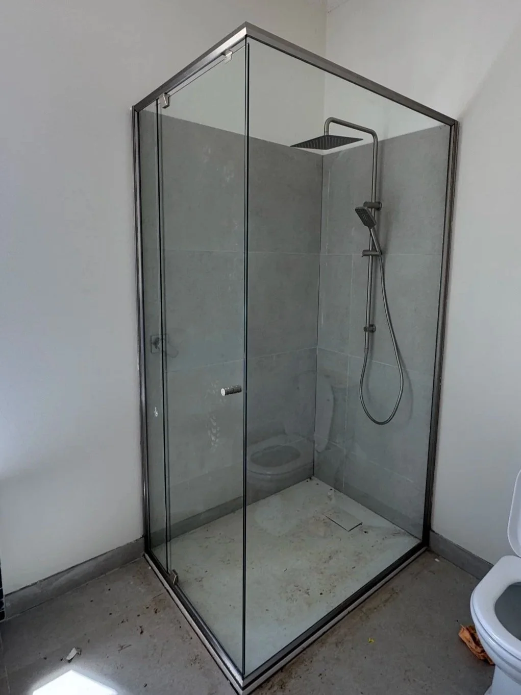 Custom semi frameless shower screen