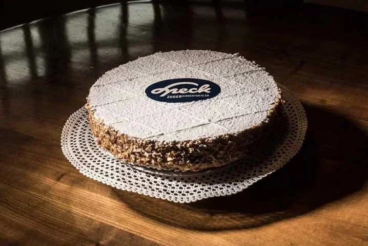 ZUGO - CONFISERIE SPECK / La dolcezza della Torta al Kirsch