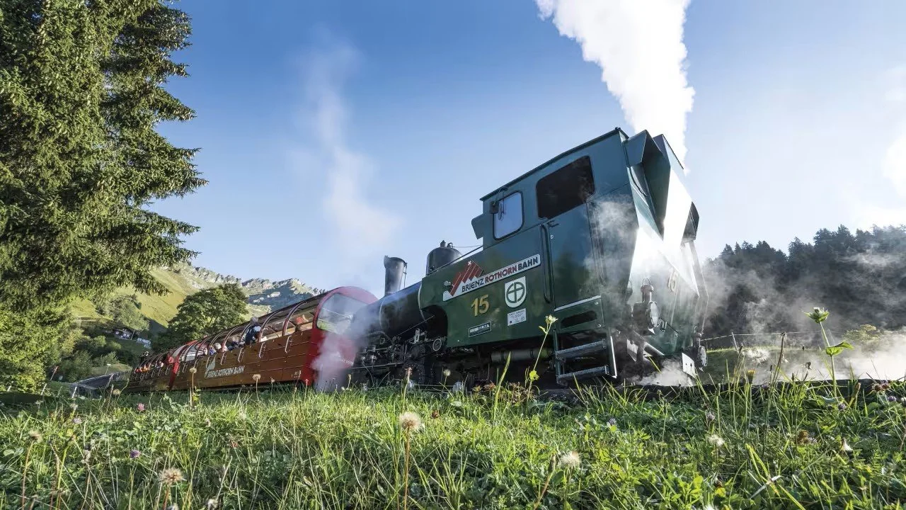 https___www.myswitzerland.com_-_media_dam_resources_experience_b_r_brienzer rothorn_images all season_36385_32001800.jpeg