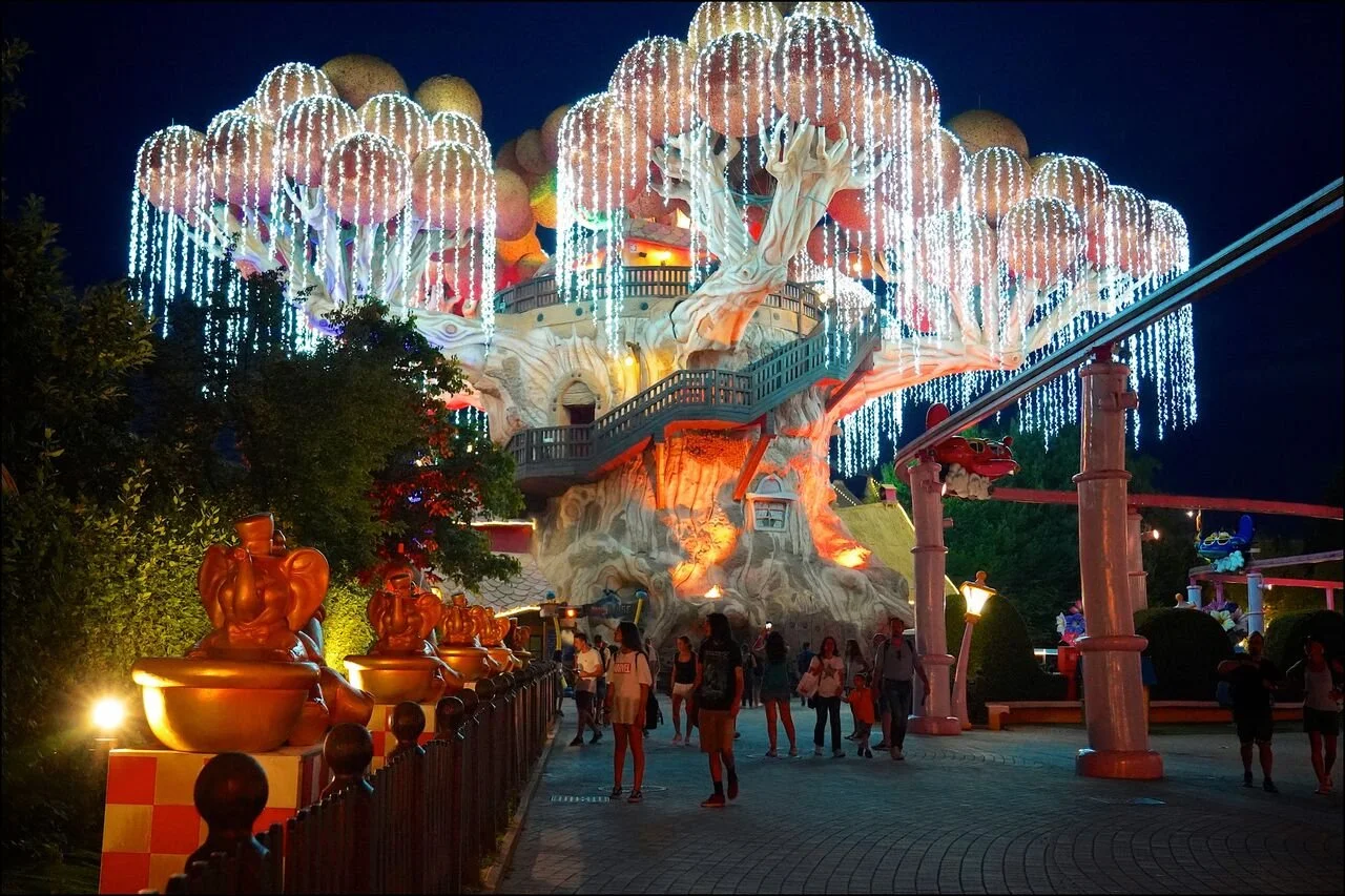 Gardaland in notturna - Night is Magic
