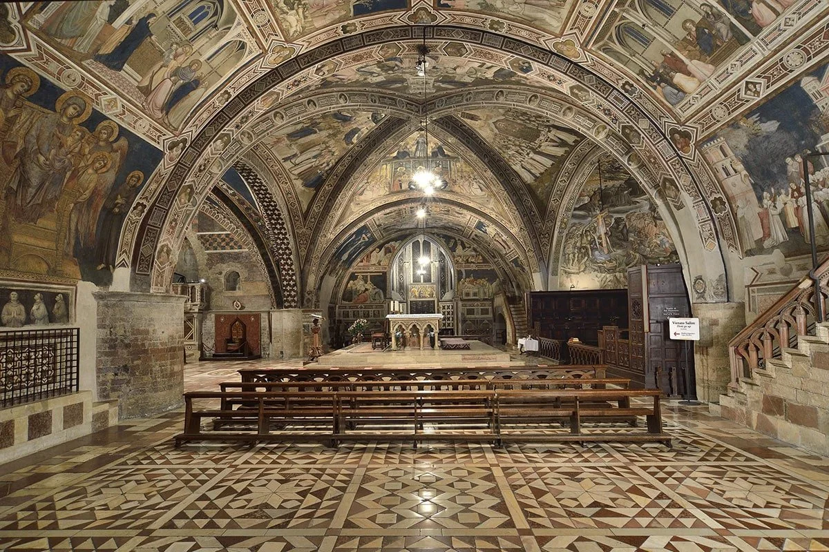 Basilica-di-San-Francesco-1228-53.-Interno-della-Basilica-inferiore.-Assisi-Arte-Svelata.jpg