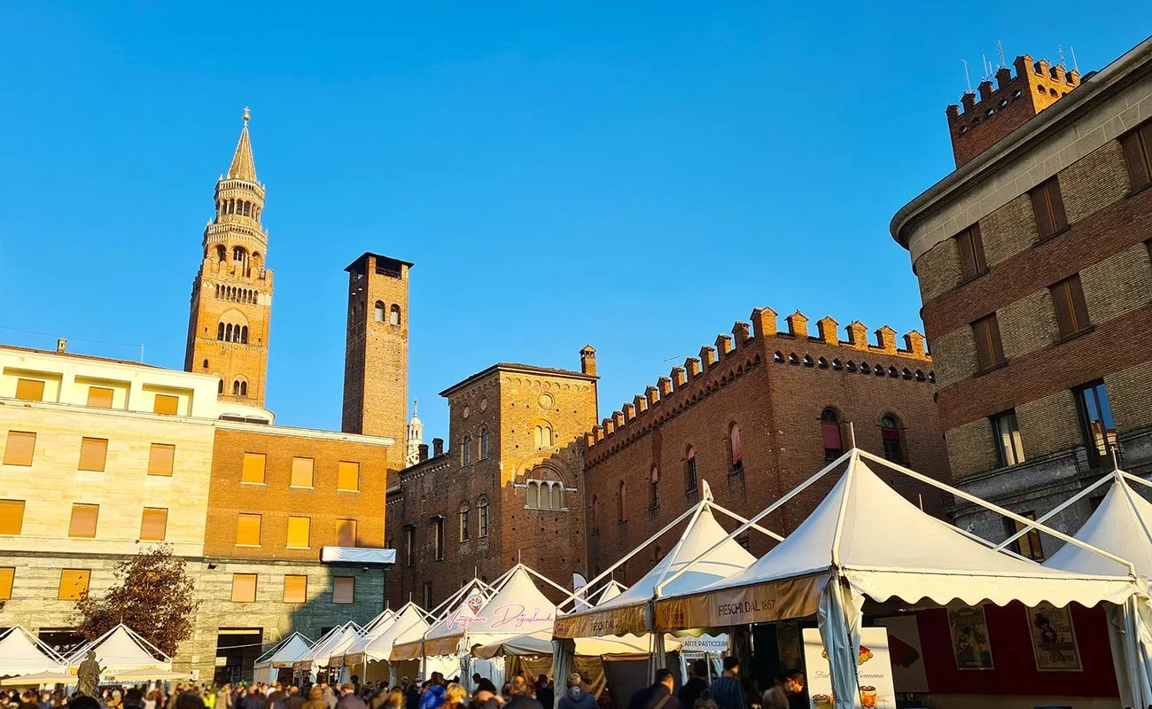 Piazza-Stradivari-Cremona.jpg