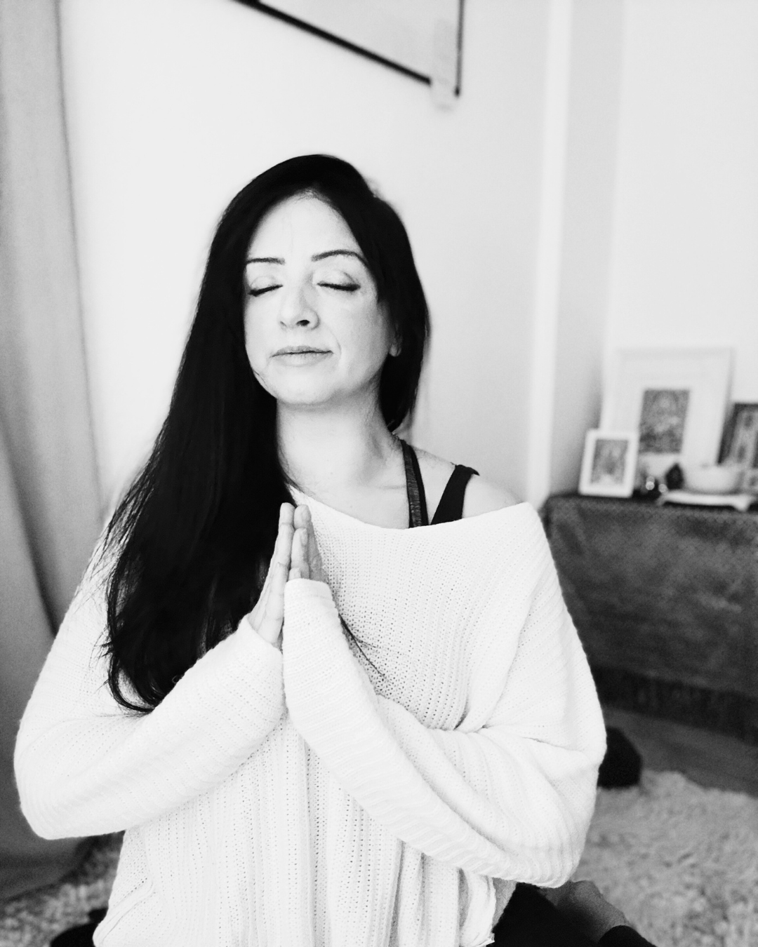 kundalini yoga teacher conducting lesson