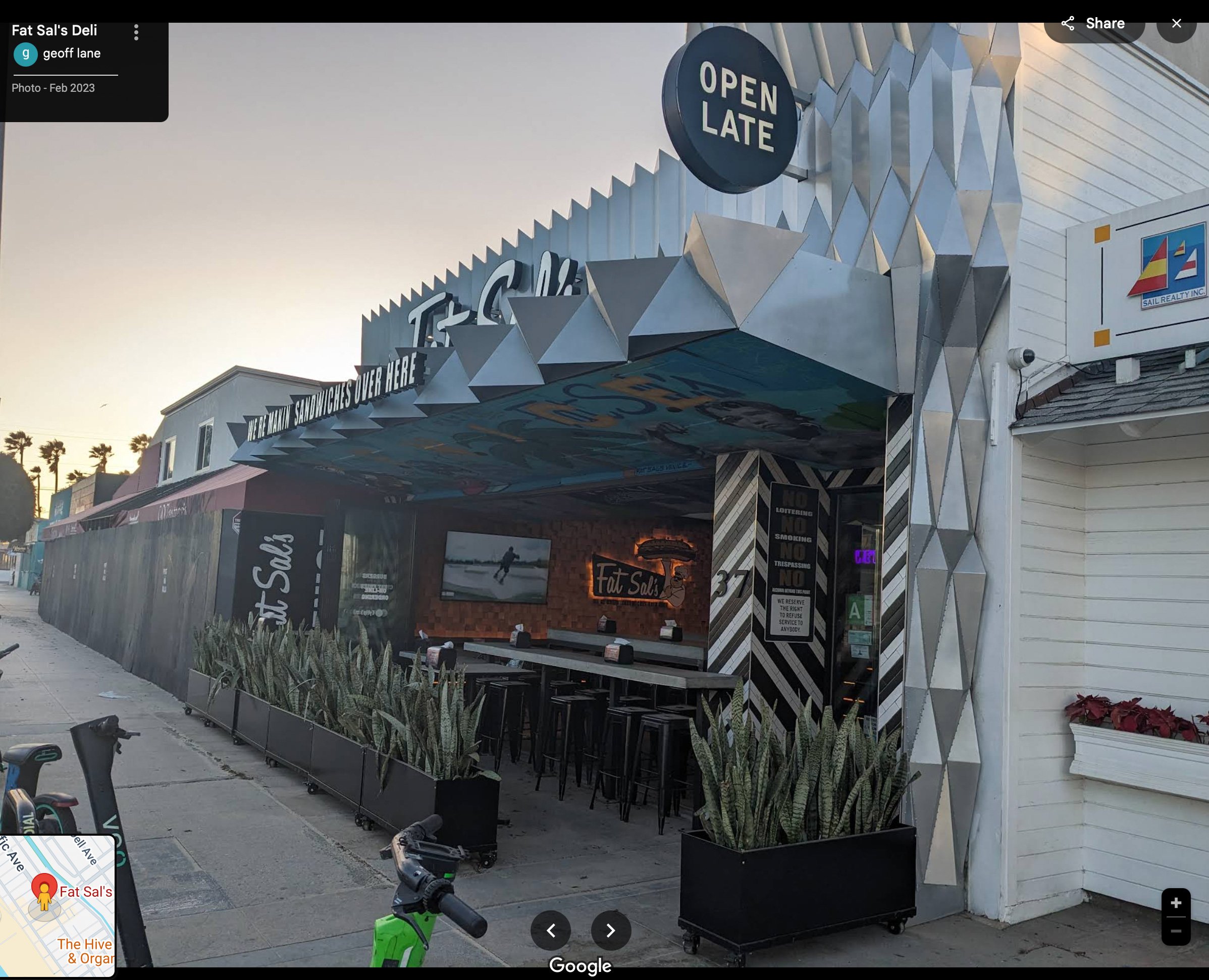Fat Sal's Venice Beach.
Location: Los Angeles, California USA.
Year: 2022.
Role: Facade Design.
Photography: Google user.