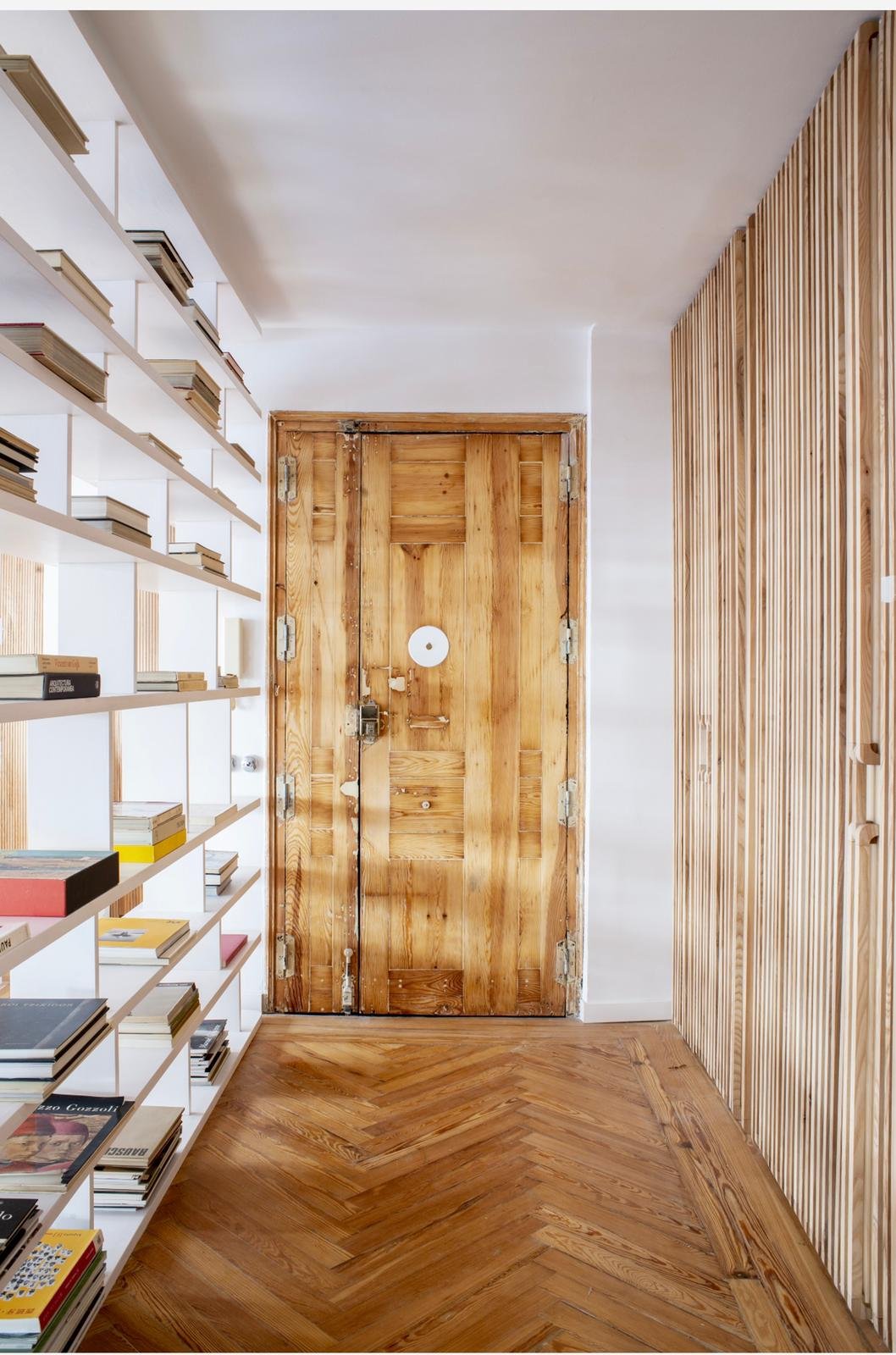 Claudio Coello Remodel.
Location: Madrid, Spain.
Year: 2022.
Role: Architect.
Developer: Sam Aldenton.