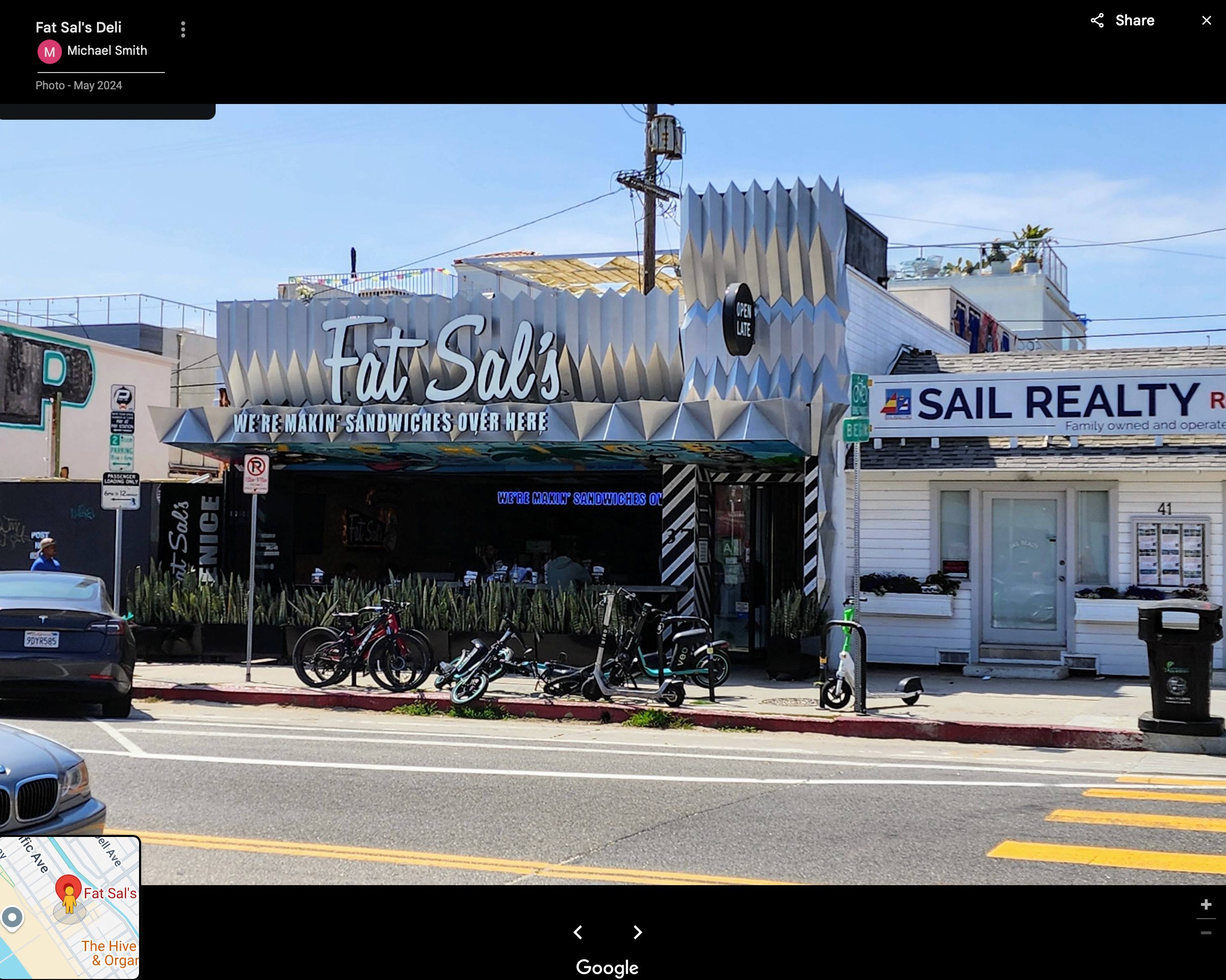 Fat Sal's Venice Beach.
Location: Los Angeles, California USA.
Year: 2022.
Role: Facade Design.
Photography: Google user.