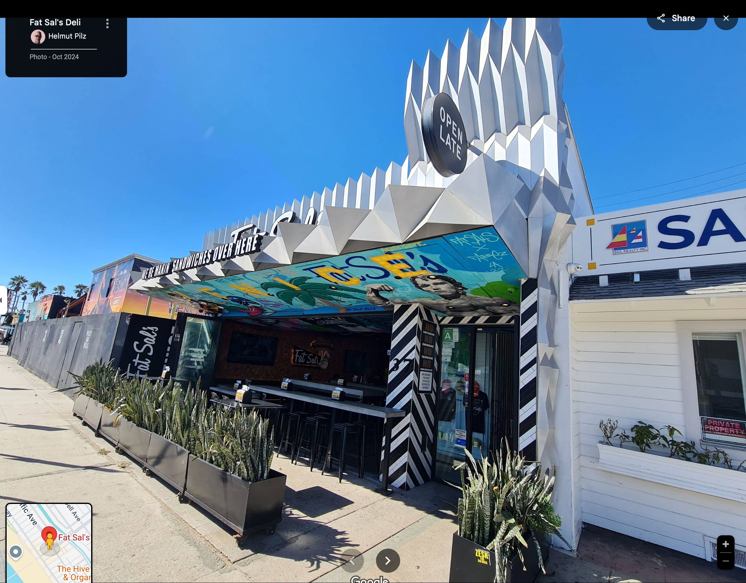 Fat Sal's Venice Beach.
Location: Los Angeles, California USA.
Year: 2022.
Role: Facade Design.
Photography: Google user.