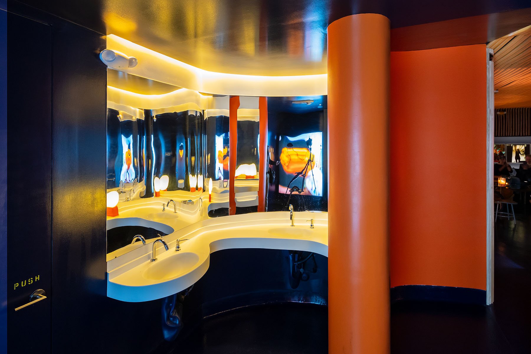 Sam First Bar.
Location: Los Angeles, California USA.
Year: 2018.
Role: Architect partner in selgascano.
Photography: Iwan Baan.