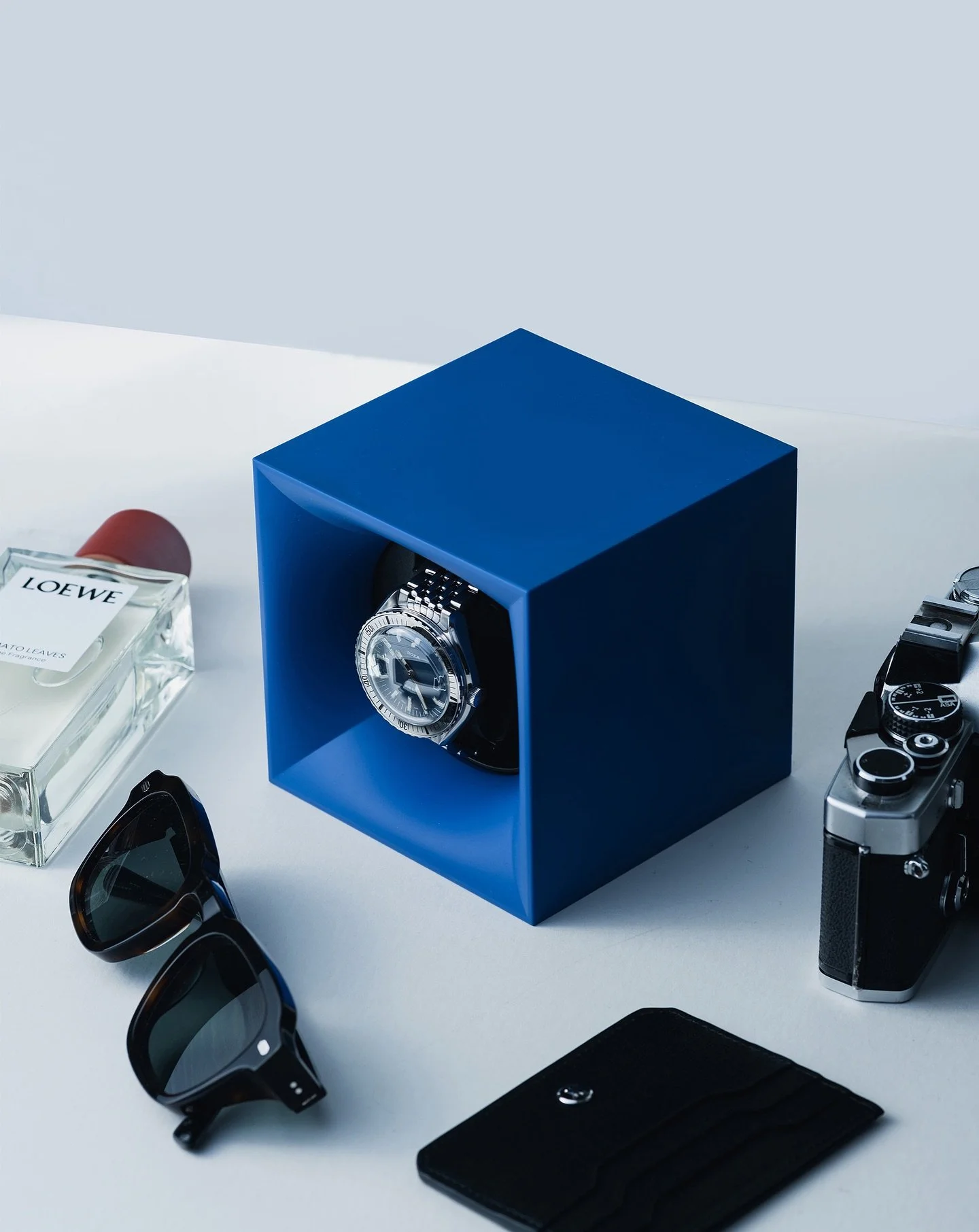 Precision meets presentation. The @doxawatchesofficial SUB 200 Caribbean rests in the @swisskubik StartBox, a perfect balance of engineering and elegance for the modern collector.

#doxa #doxawatches #yourcalltoadventure #swisskubik #startbox #swissm