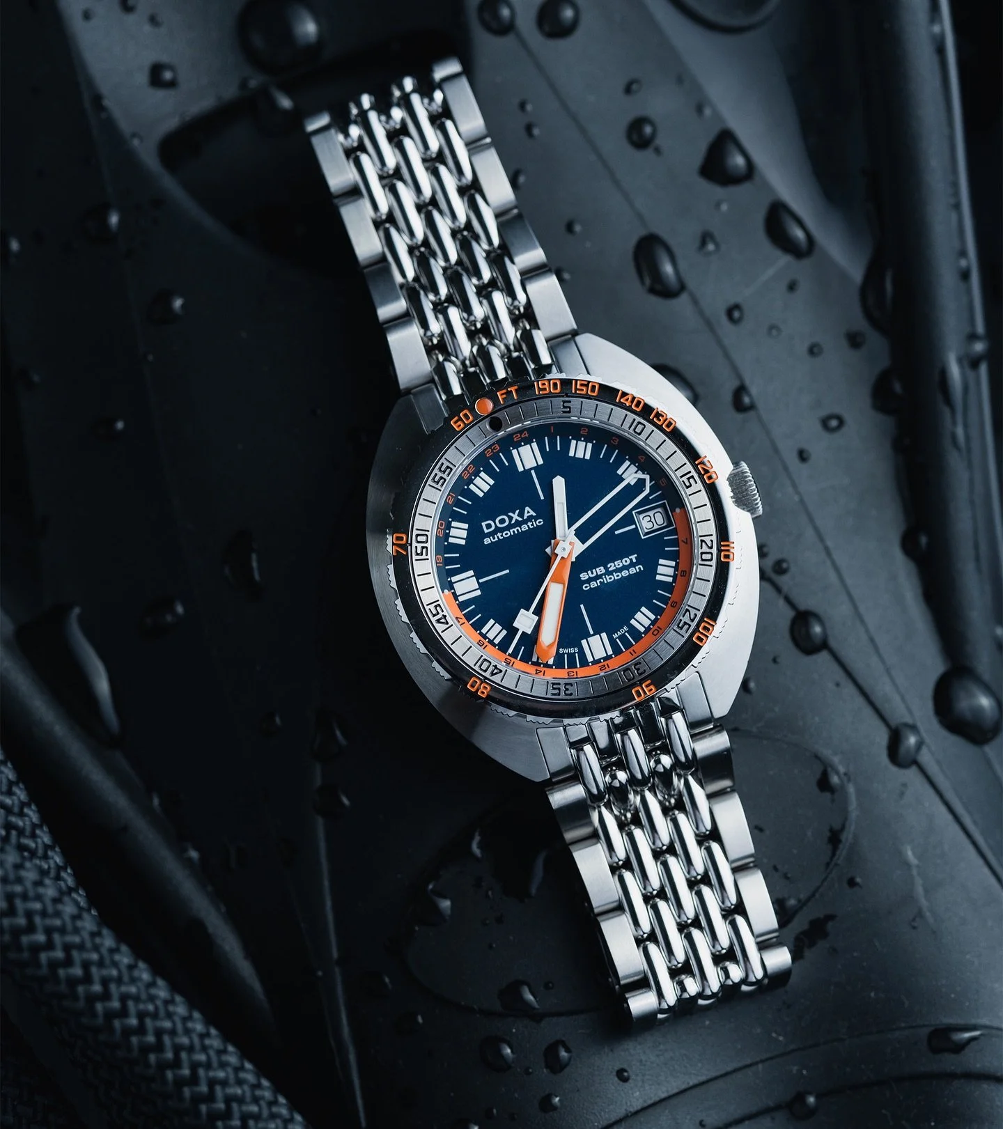 The GMT returns!! The @doxawatchesofficial SUB 250T GMT revives a legend &mdash; built for divers and dreamers who push past every limit.

#doxa #doxawatches #doxasub250tgmt #doxasub300 #divewatch #swissmade #swisswatch #watchphotography #instawatch 