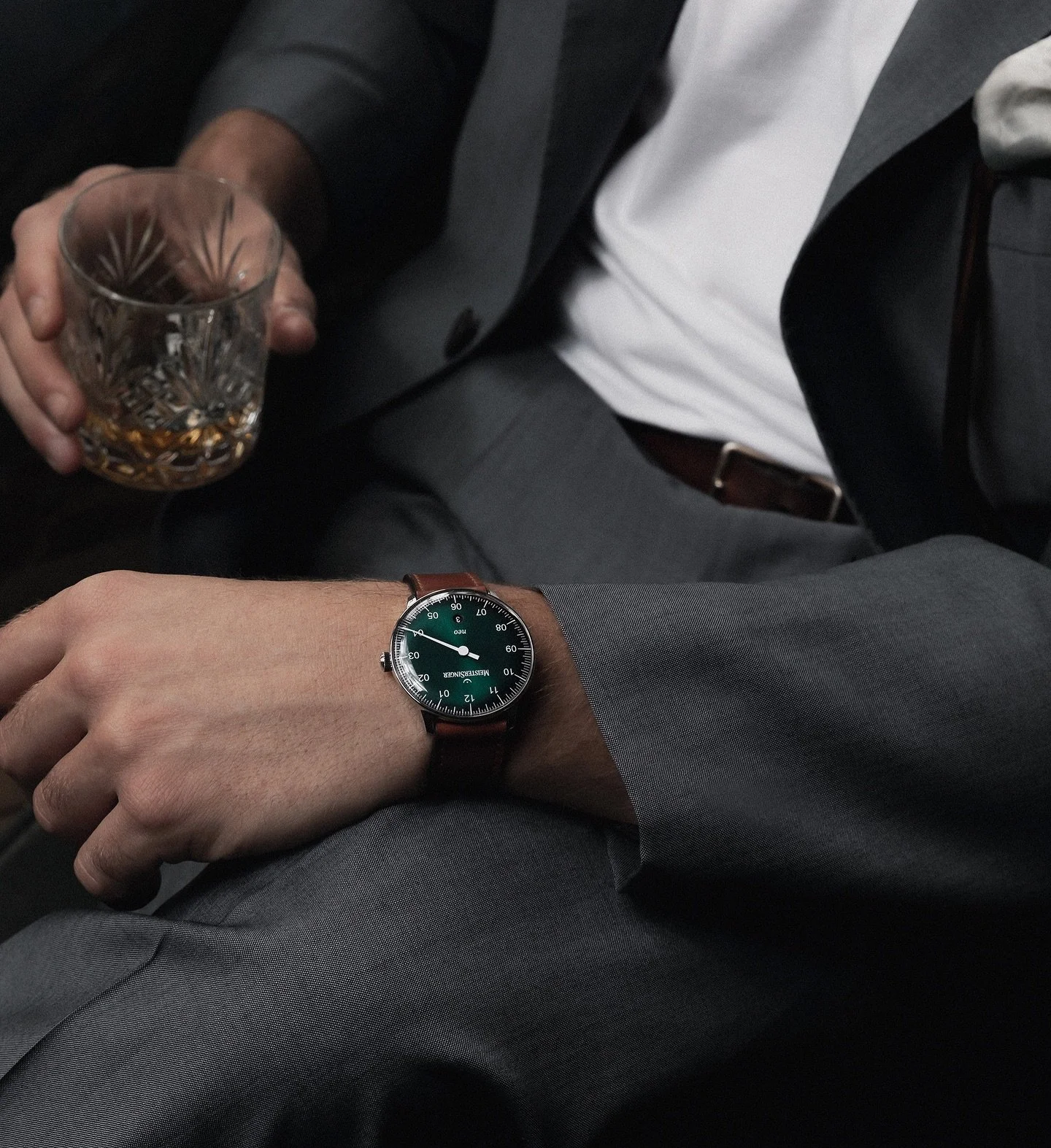 Given that time is limited, it is crucial to make the most of each minute. Be sure to unwind and enjoy the weekend with the single-hand @meistersinger_watches a timepiece created with the idea of appreciating each and every moment.

#meistersinger #m