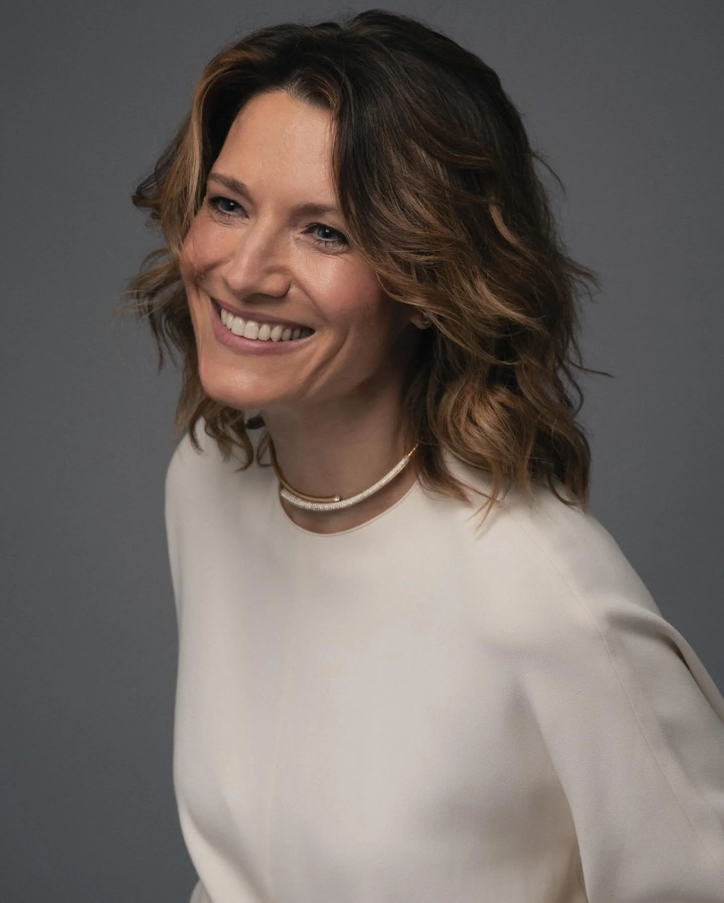 Monica Porracin, founder of The Blue Company London, is wearing one of her favourite jewellery pieces of the moment, the @recarloofficial Anniversary Love Contrari&eacute; Necklace.
A true icon of Italian fine jewellery, it embodies the timeless eleg