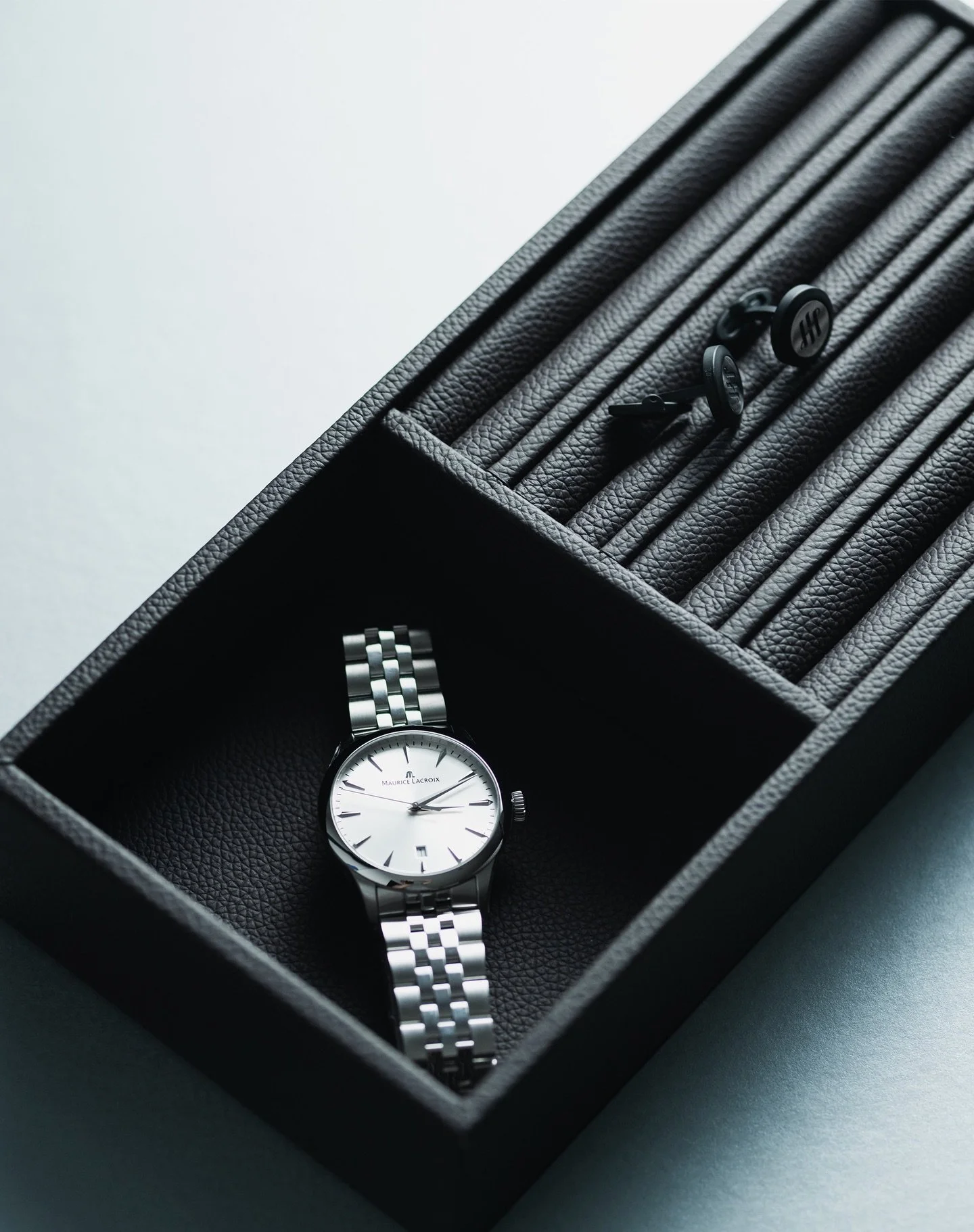 Crafted for those with style, the Maurice Lacroix 1975 meets the Scatola del Tempo Vassio B, the perfect place to store your luxury @montegrappaitalia goods when not in use.

#mauricelacroix #yourtimeisnow #ML50Years #LegacyInMotion #ML1975 #scatolad