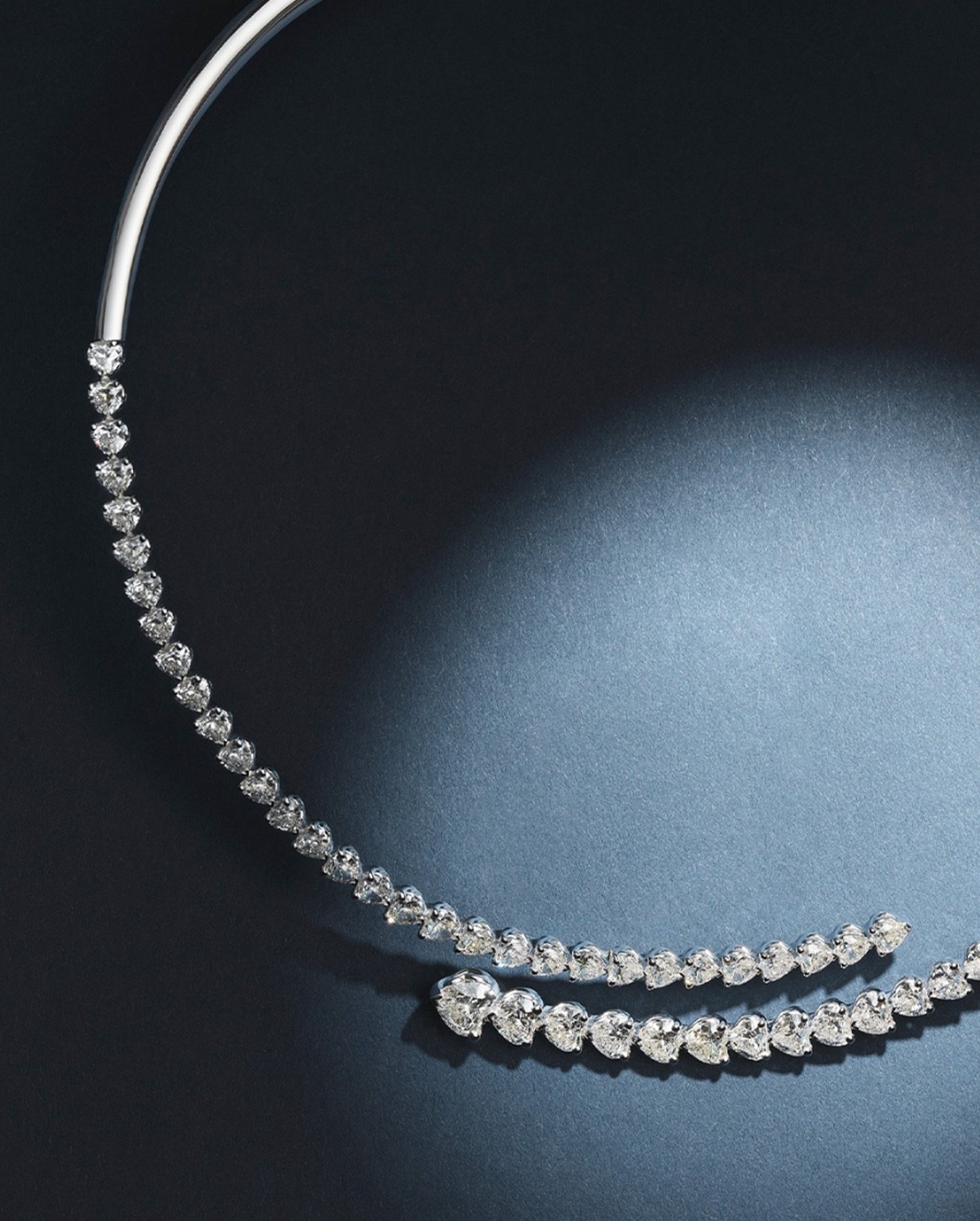 Find inspiration in the beauty of heart-shaped diamonds from @recarloofficial.

#Recarlo #AnniversaryMore #DiamondBracelet
#LuxuryJewelry #TimelessElegance #JewelryAddict #DiamondsAreForever #HeartDiamonds #FineJewelry
#ShineBright #thebluecompany #t