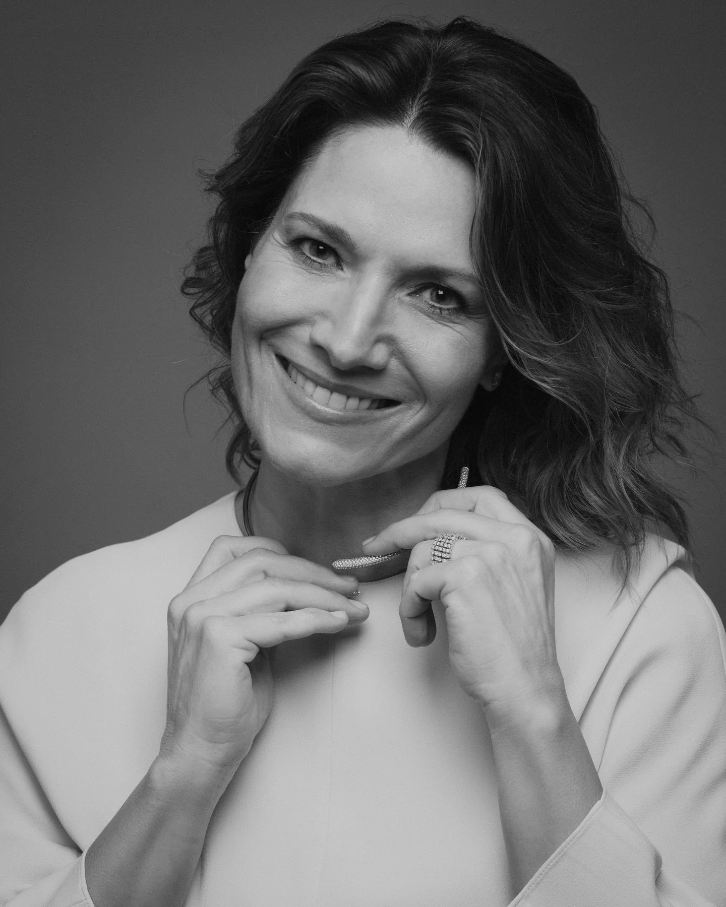 Founder of The Blue Company, Monica Porracin showcases the timeless Serafino Consoli Ring Bracelet: 5 Row Classic! A statement of innovation and elegance mixed with modern luxury.

#SerafinoConsoli #TheBlueCompany #FineJewellery #ItalianCraftsmanship