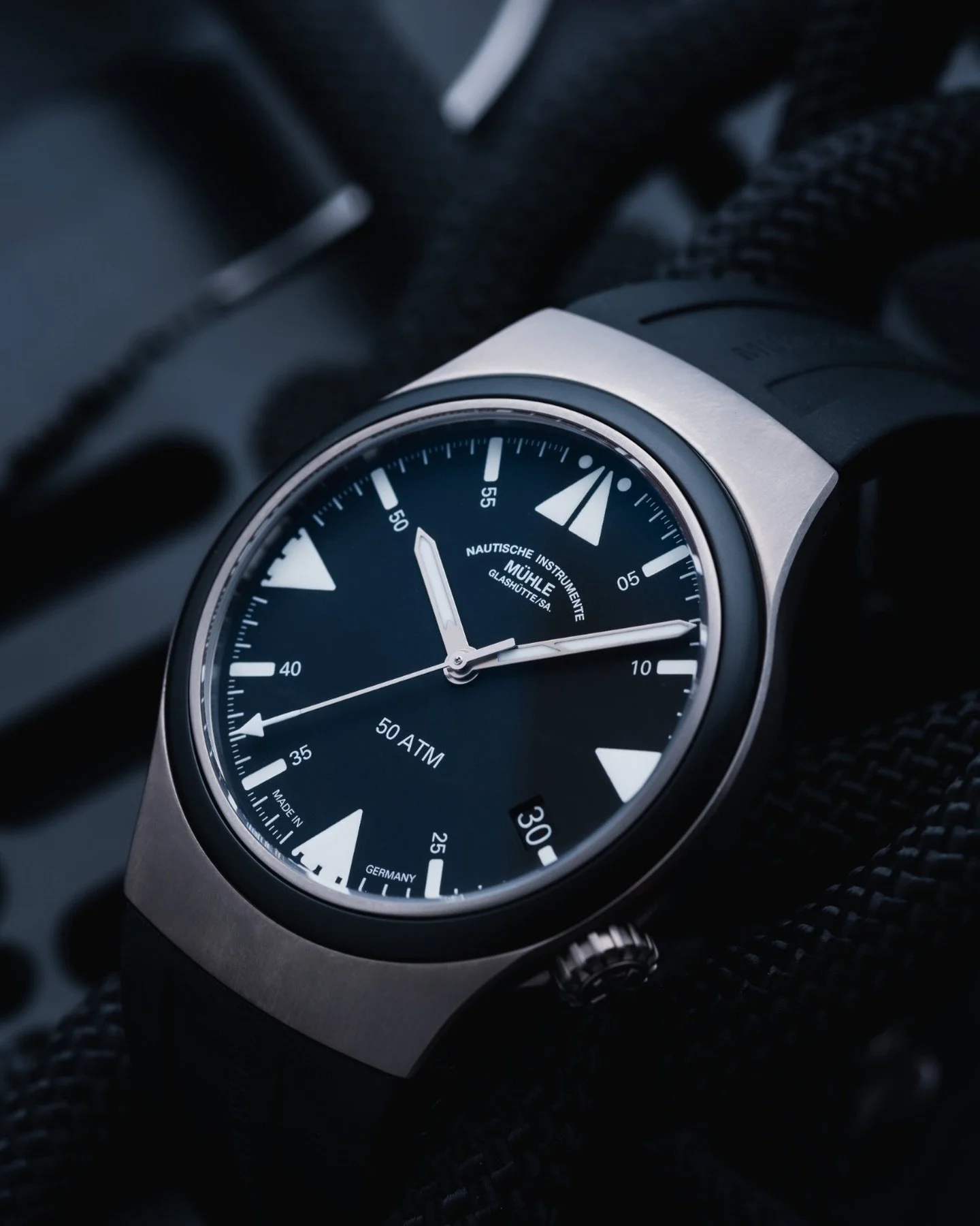 The @muehle_glashuette
S.A.R. Mission-Timer gives the wearer unmatched reading accuracy with its minute and second scales that can be read down to the eighth of a second.

#muhleglashutte #muehleglashuette #m&uuml;hleglash&uuml;tte #sar #sarmissionti