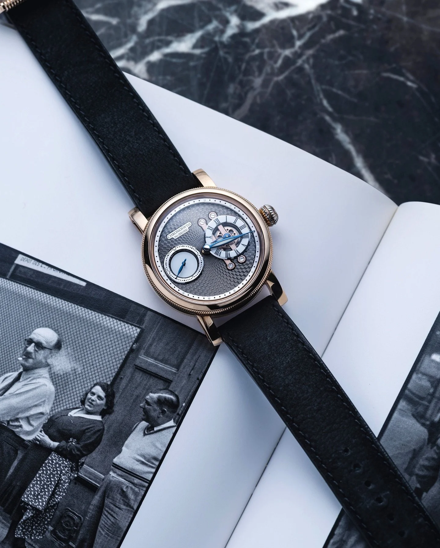 Driven by mechanical skill and forged in pure gold. The solid 18ct red gold @chronoswiss_official Strike Two Nugget has exposed bridges, an anthracite guilloche dial, and the Manufacture Calibre C.6000.

#Chronoswiss #StrikeTwoNugget #luxurywatchmaki