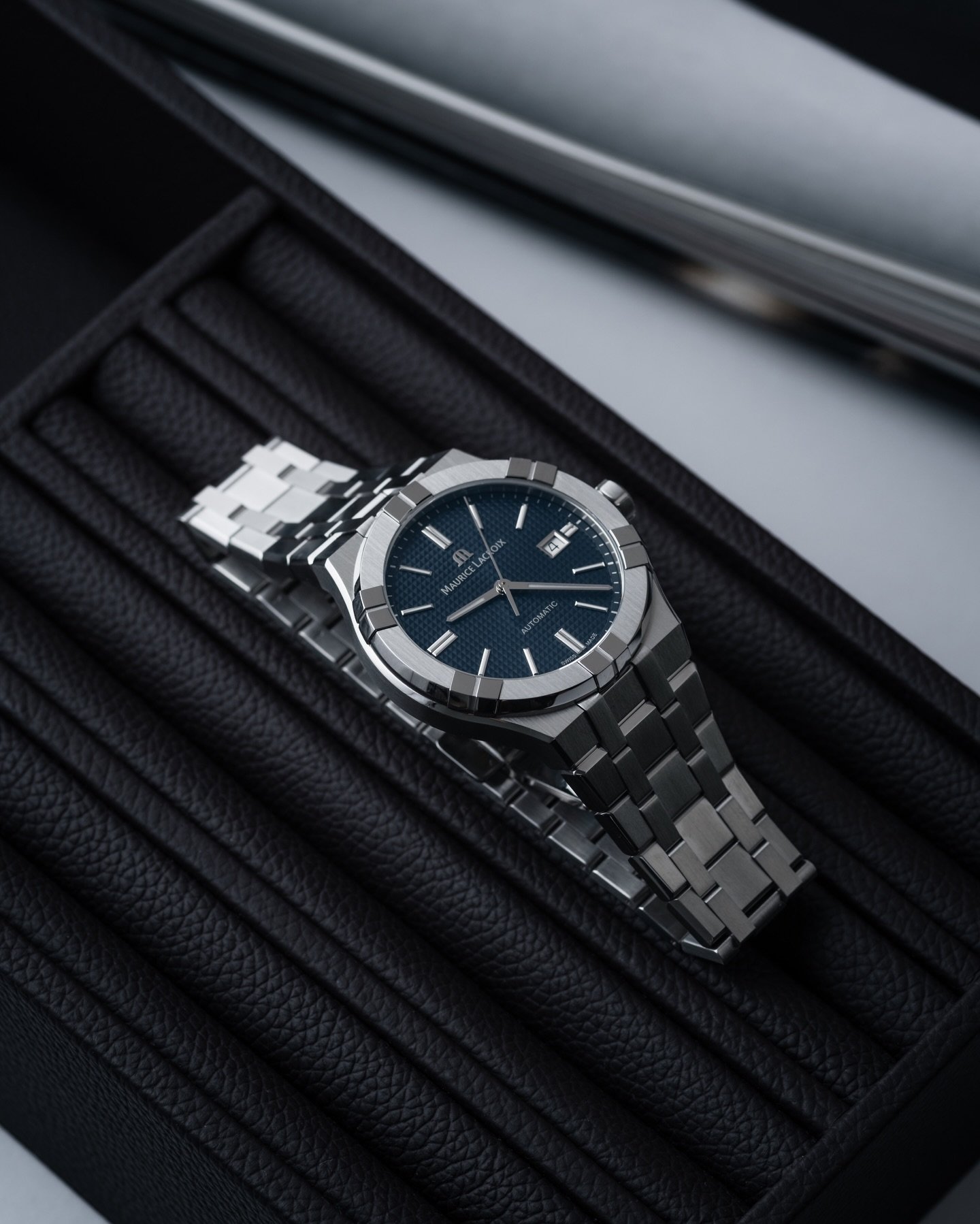 Undoubtedly @mauricelacroix.
The exceptional AIKON with a blue Clous de Paris dial on a metal bracelet!

#mauricelacroix #aikon #mauricelacroixaikon #aikonautomatic #yourtimeisnow