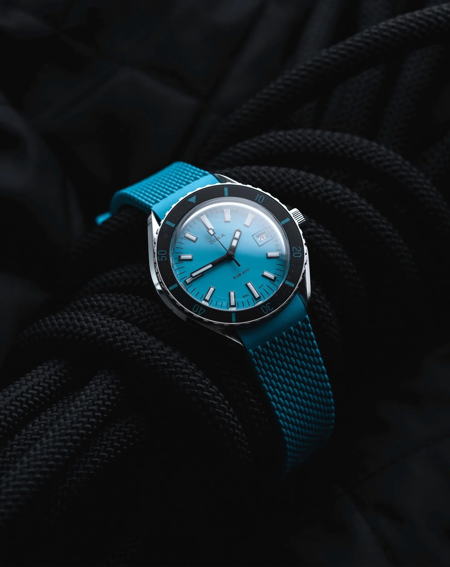 Dive into colour with the @doxawatchesofficial SUB 200 Aquamarine, built for adventure above and below the surface!

#DOXA #DOXASub200 #Aquamarine #DiveWatch #SwissWatch