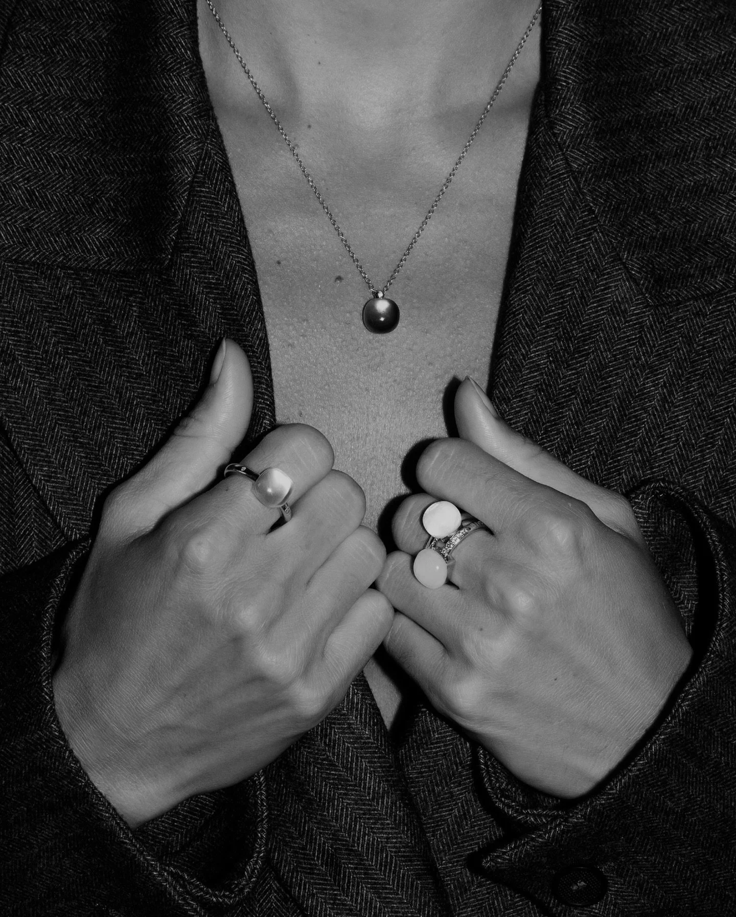 A celebration of light and colour! @bigli_jewels iconic Mini Sweety rings capture the essence of modern elegance with soft cabochon gemstones and refined design.

#BigliJewelry #MiniSweety #FineJewelry #Luxurystyle
#gemstonelover