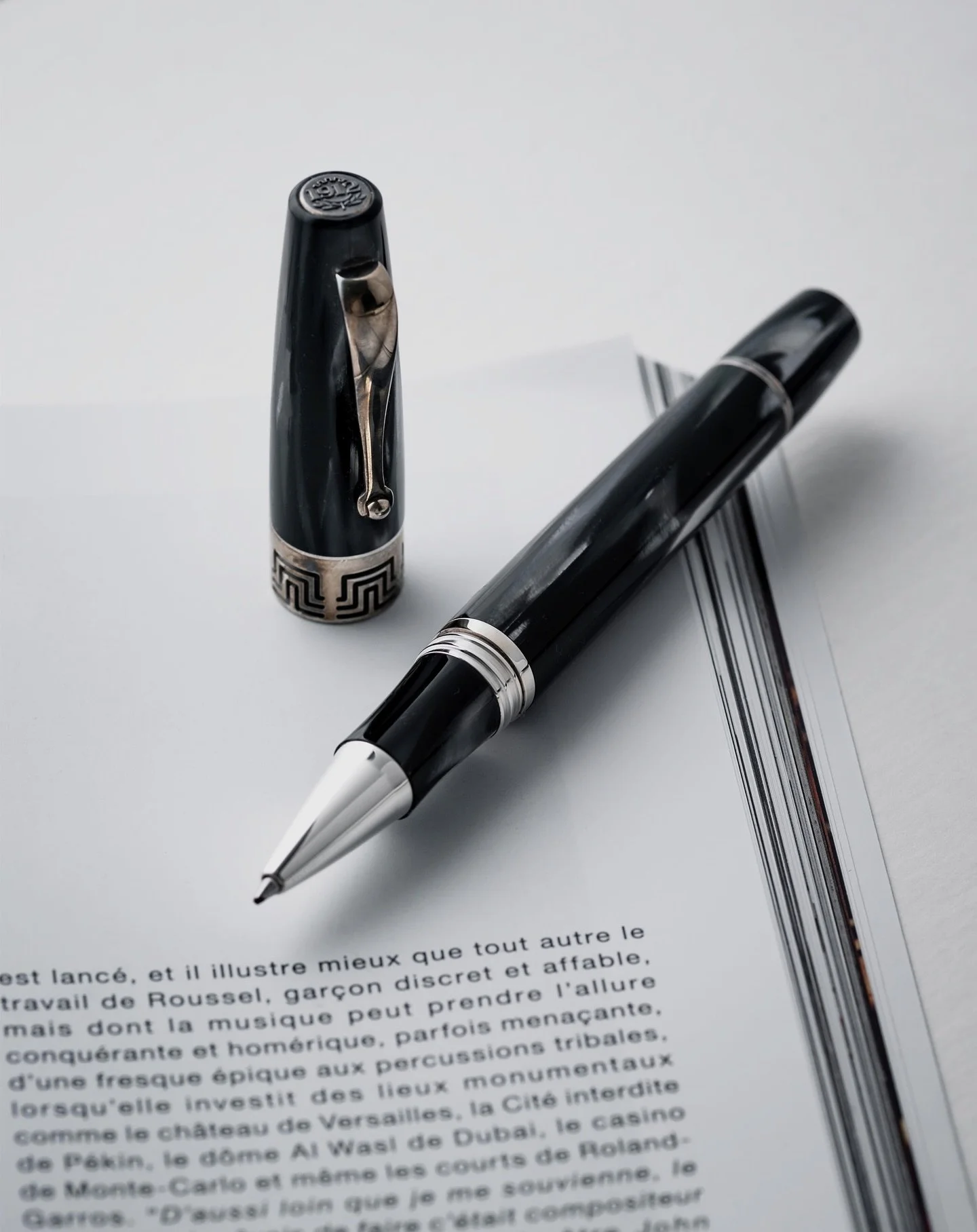 With the finely crafted writing instruments from @montegrappaitalia, write with sophistication and elegance!

#Montegrappa #FountainPen #FineWriting #ItalianCraftsmanship #pencollectors