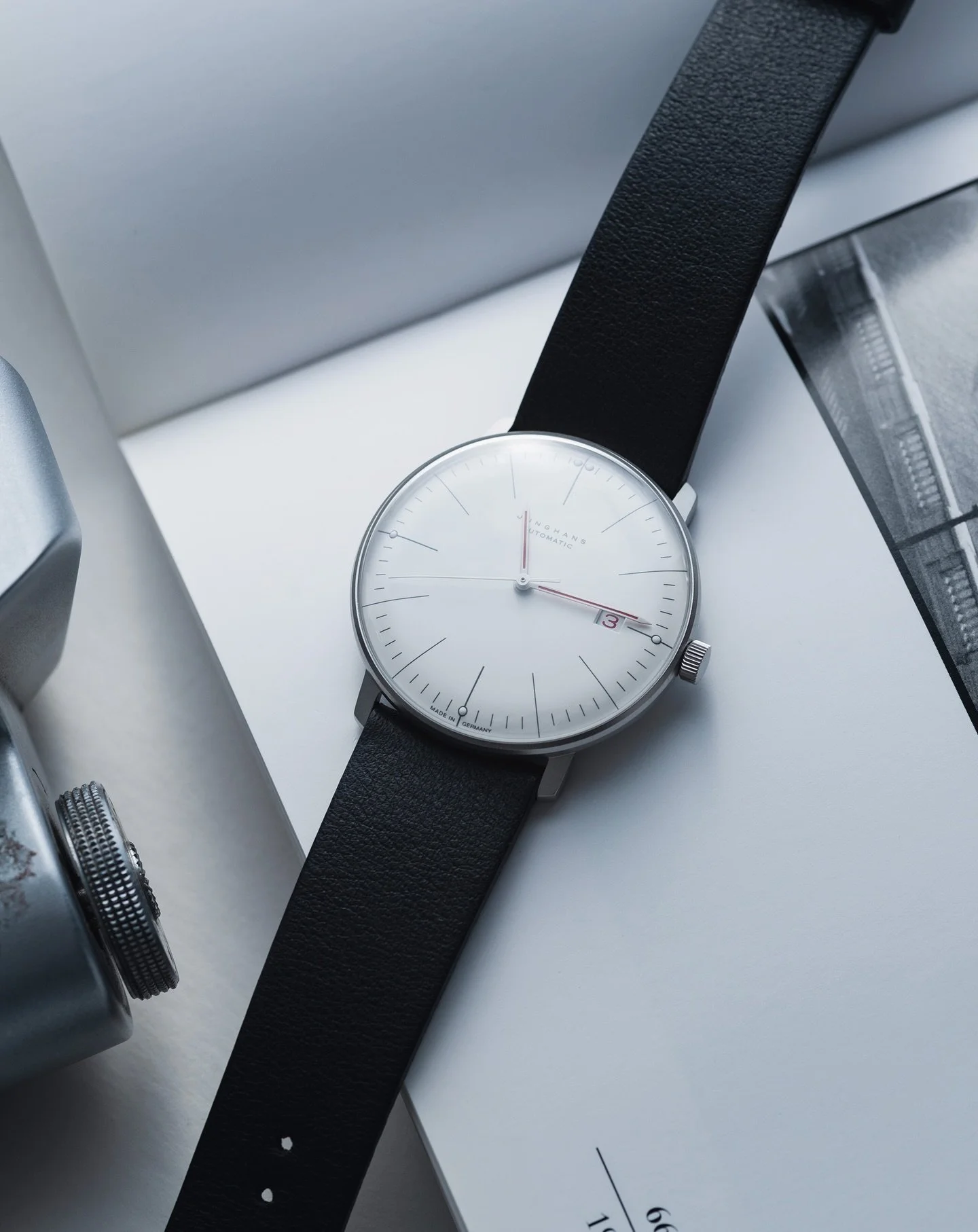 The @junghansgermany max bill automatic is a unique dress watch that blends readability and accuracy with contemporary style.

#junghans #junghansmaxbill #junghanswatch #vintagejunghans #ilovejunghans