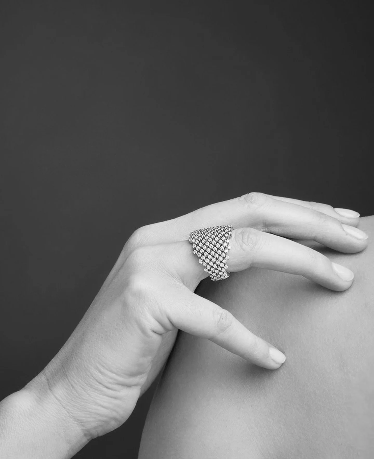 Discover @serafino_consoli_jewelry s art of constant transformation, a piece of jewelry that evolves with you.

#SerafinoConsoli #FineJewelry #ItalianJewels #SerafinoCollection #thebluecompany