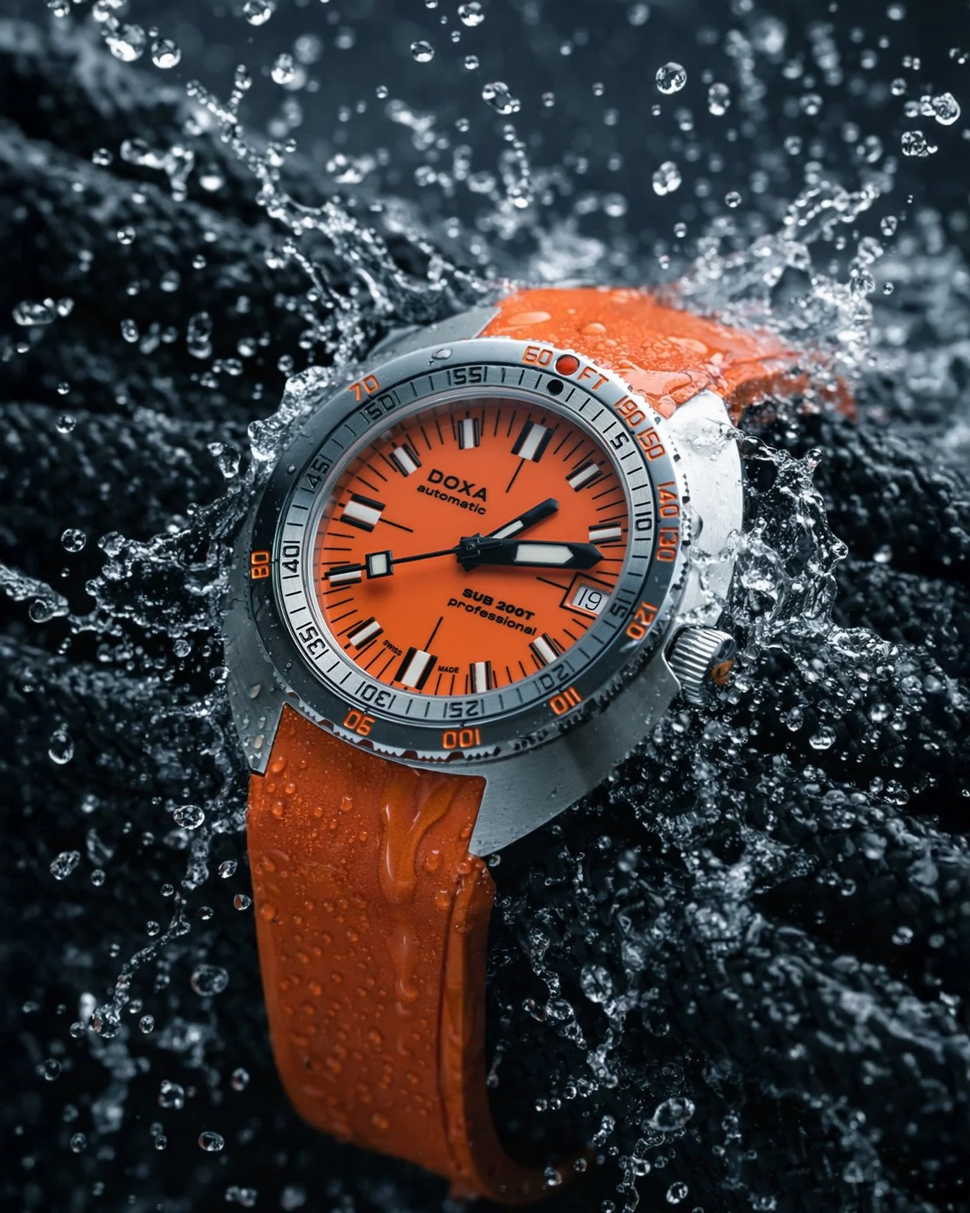 The @doxawatchesofficial SUB DNA, in smaller form. While carefully maintaining the traits of an icon, the SUB 200T collection embraces modern elegance!

#doxa #yourcalltoadventure #indoxacated #doxawatches #doxaholic