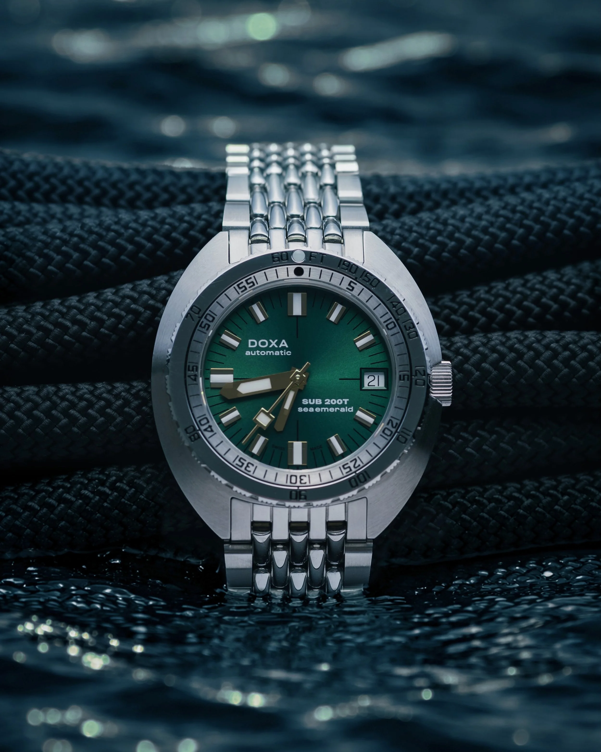 The @doxawatchesofficial SUB 200T in Sea Emerald is standout edition, encapsulating everything you love about DOXA in a slimmer 39mm case!

#doxa #yourcalltoadventure #indoxacated #doxawatches #doxaholic