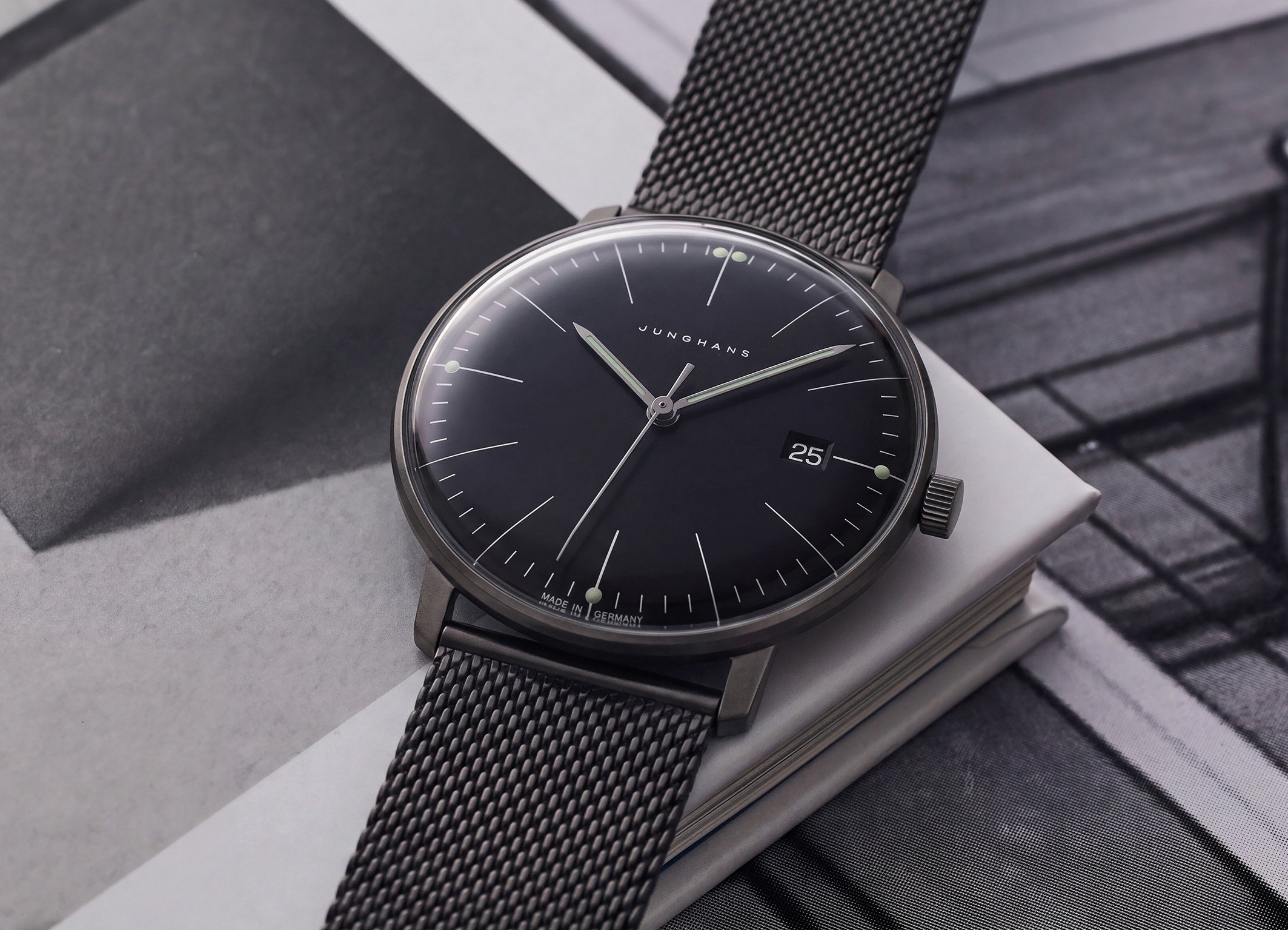 DISCOVER THE JUNGHANS MAX BILL BLACK