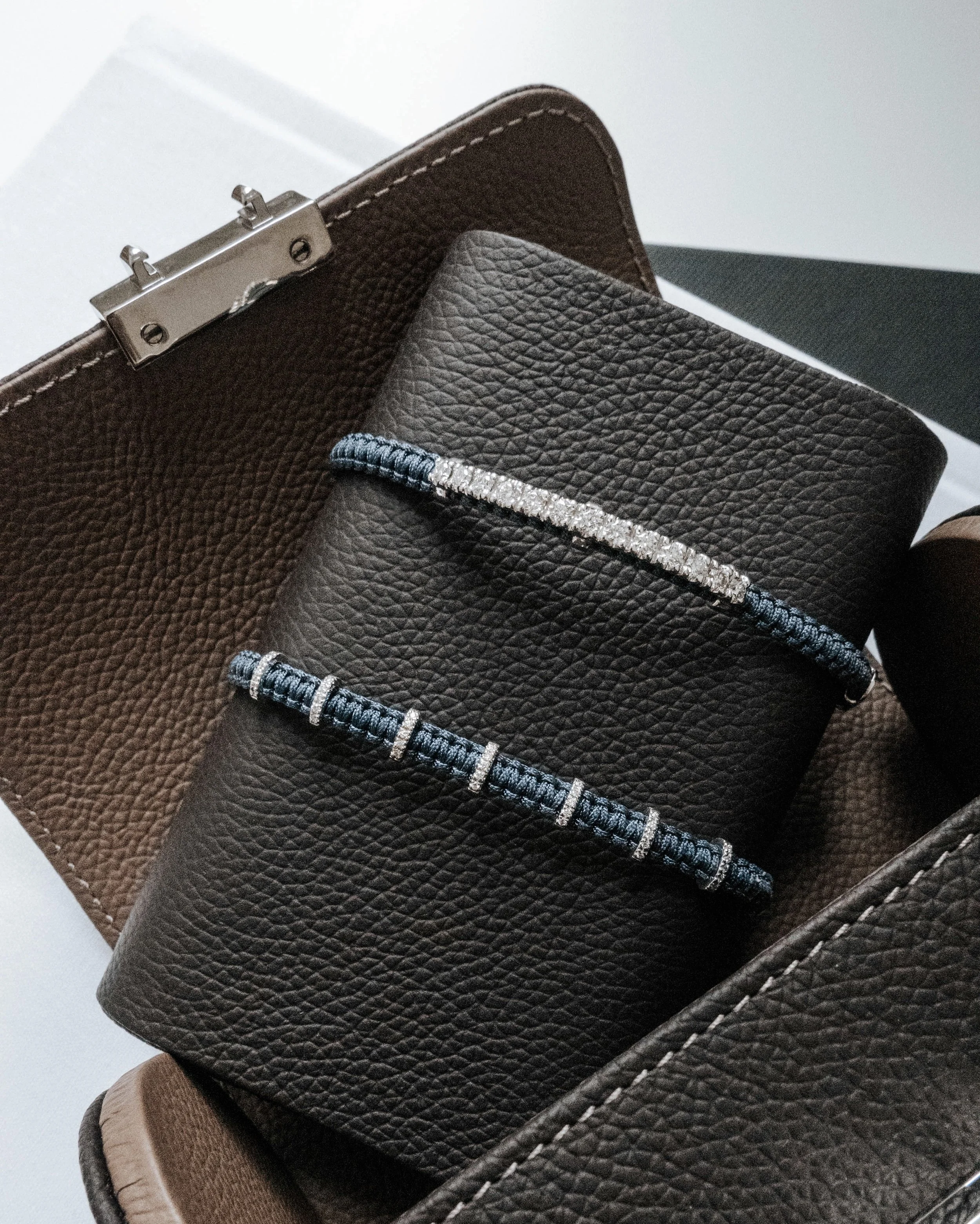 The iconic bracelet by @concordiajewels brings three diamond arches together in a striking expression of Italian craftsmanship, where timeless allure meets contemporary form.

#concordia #bracelets #madeinitaly #fattoamano #gioielli