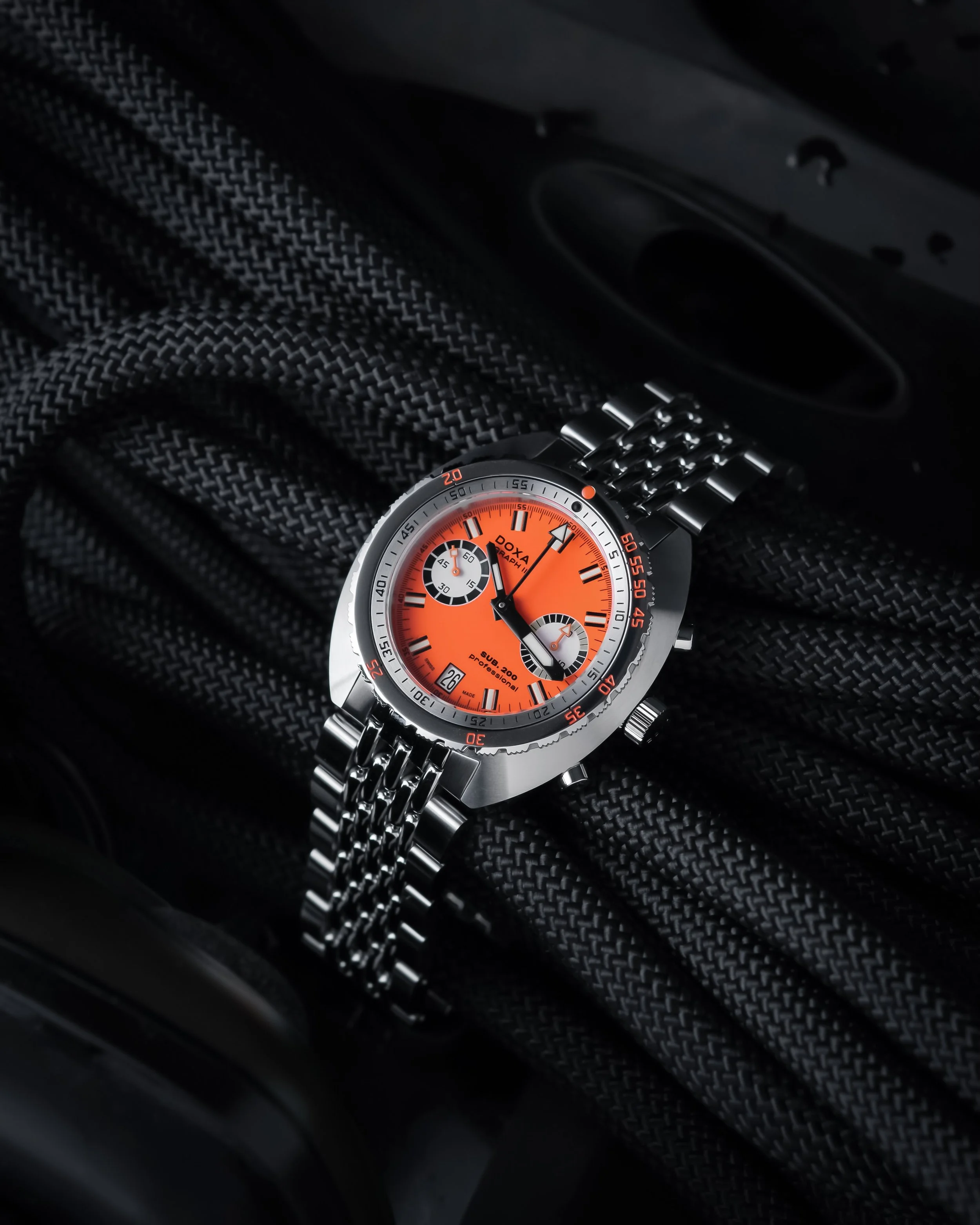The all-new @doxawatchesofficial SUB 200 T-GRAPH II brings back the legend from 1969 with modern upgrades, including newly refined proportions and a reliable swiss automatic movement that gives the new collection the modern reliability needed for adi