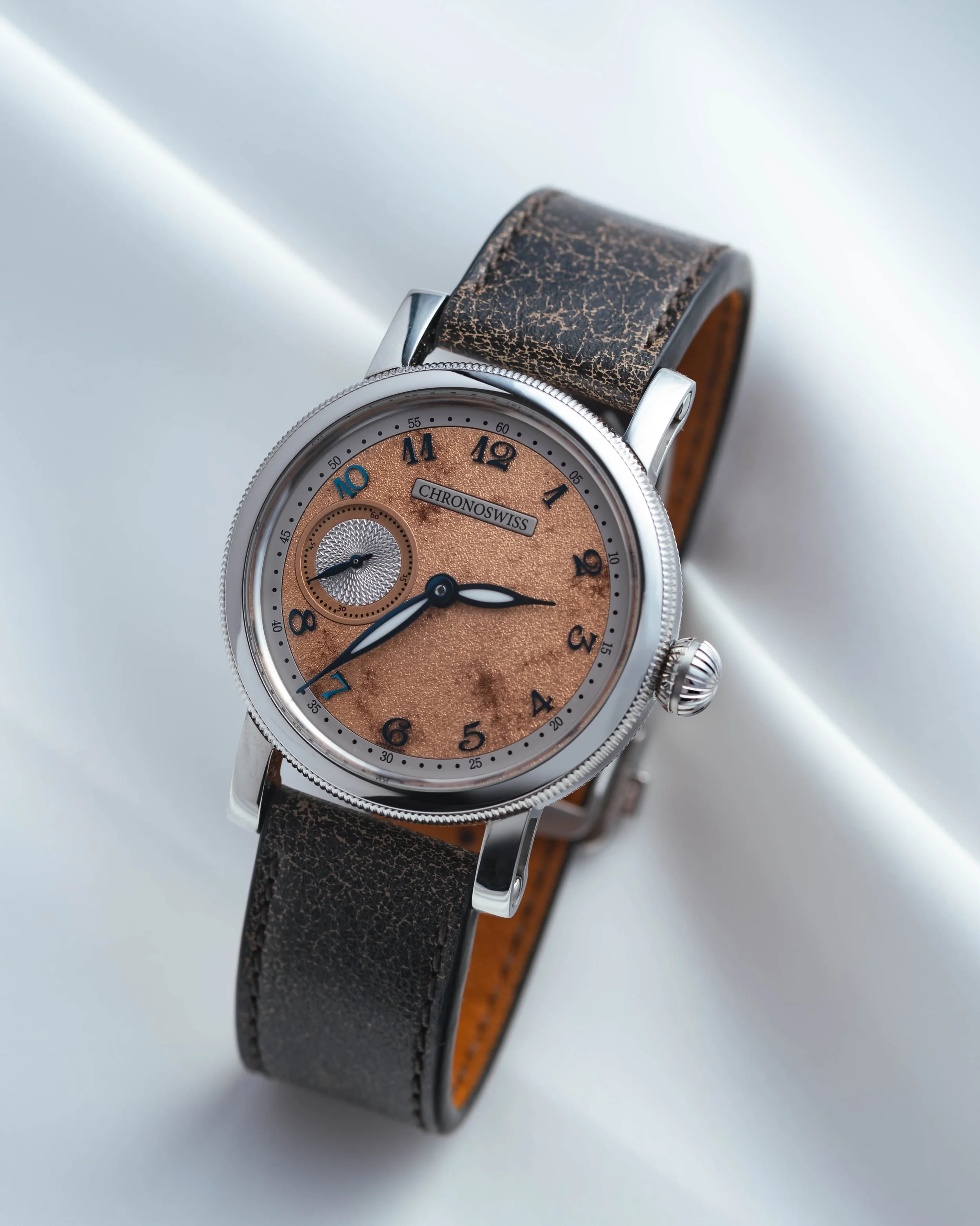 The @chronoswiss_official Small Second Desert blends timeless mechanics with rich desert hues, bringing Swiss craftsmanship together with a distinctly contemporary aesthetic.

#Chronoswiss #SmallSecond
#IndependentWatchmaking #thebluecompanylondon