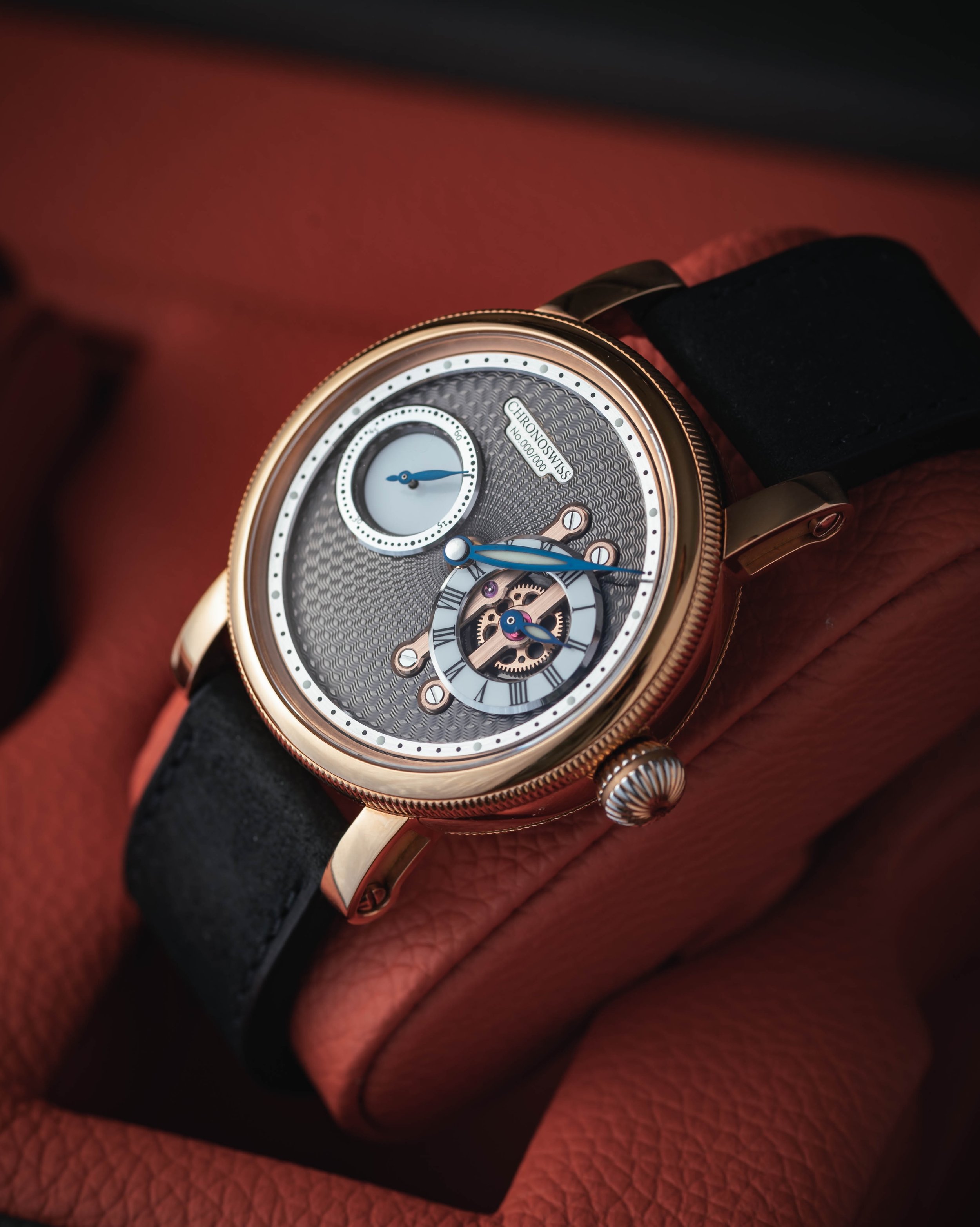 Preserve your finest timepieces in style with the @scatoladeltempo 7RT. Combining exceptional materials, Italian design and meticulous craftsmanship, it offers a sophisticated home for your treasured @chronoswiss_official watches while keeping them p