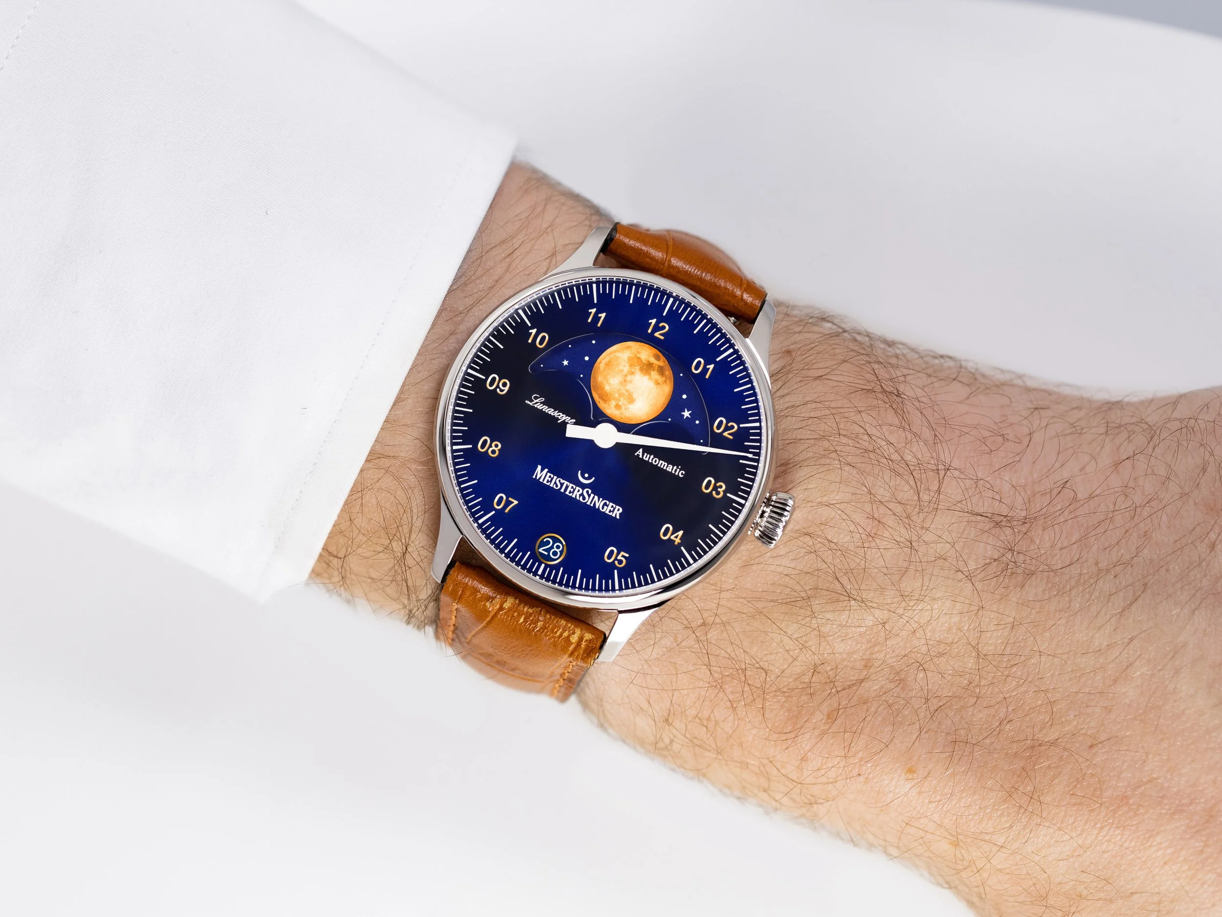MeisterSinger_Lunascope_LS908G_Wristshot_Landscape.jpg