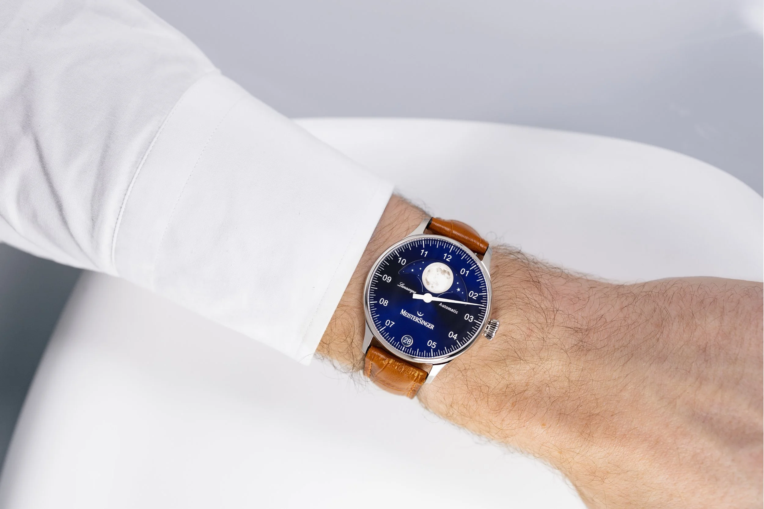 MeisterSinger Lunascope_LS908_Wristshot.jpg