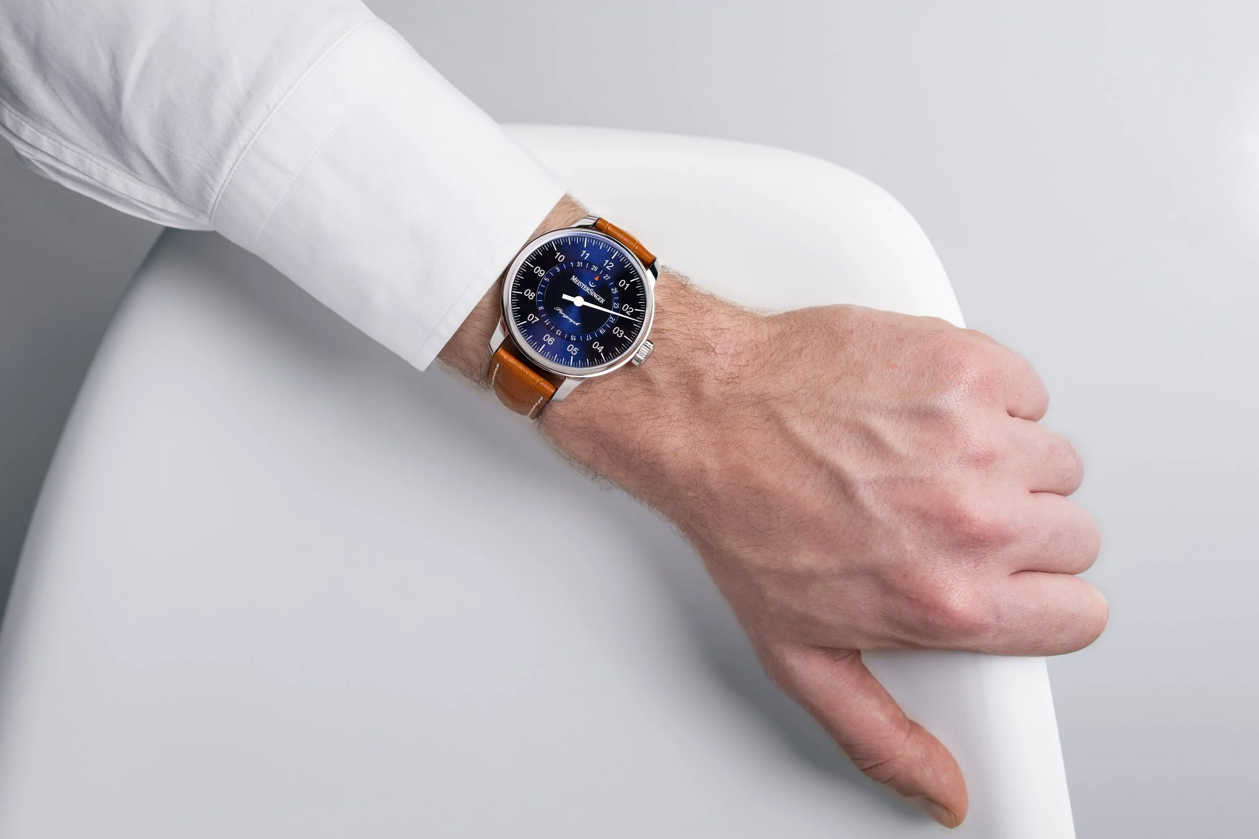 MeisterSinger_Perigraph_AM1008_Wristshot_Original.jpg