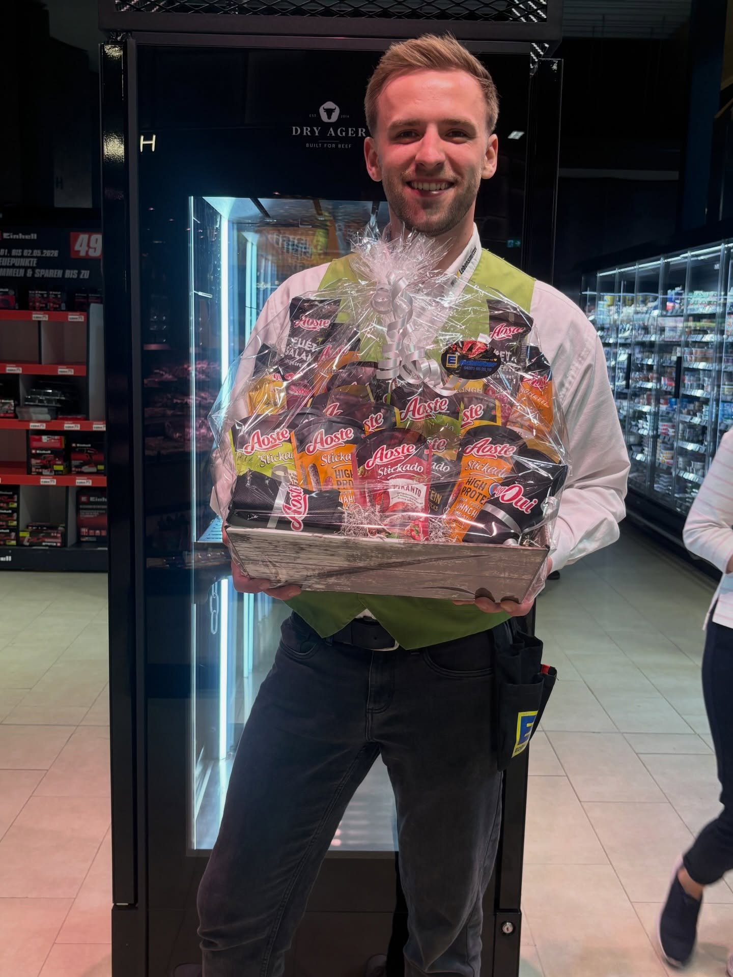 🎉 GEWINNSPIEL 🎉
Wir verlosen einen leckeren Pr&auml;sentkorb mit hochwertigen Aoste‑Produkten 🥖🥓🇫🇷

Perfekt f&uuml;r Genie&szlig;er, Grillfans &amp; alle, die franz&ouml;sischen Genuss lieben!

👉 So nimmst du teil:

✅ Folge @edeka.schlueter
✅ 