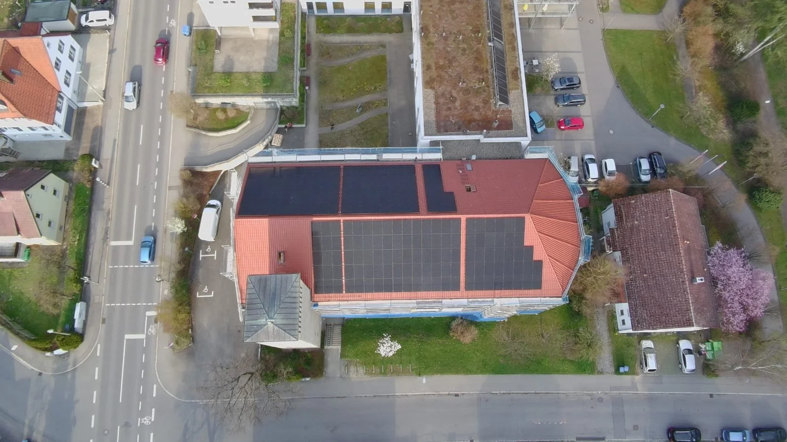 PV Anlage auf einer Kirche in Tübingen