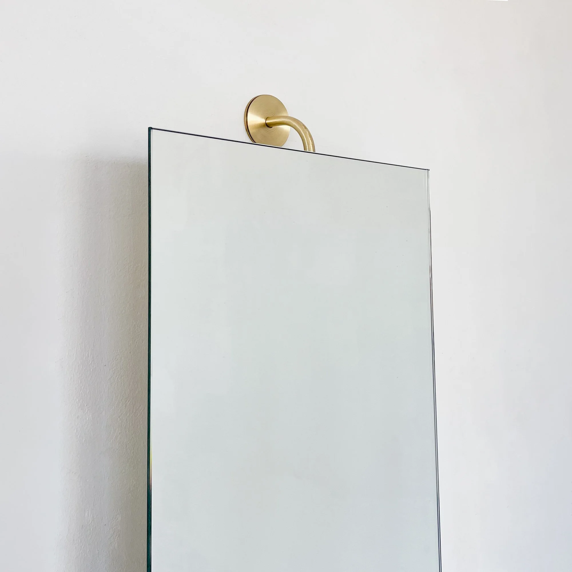AP_Mirrors_AP_Mirrors_Vorso_Quadris_Suspended_Frameless_Brass_Arms_LoRES_05.jpg