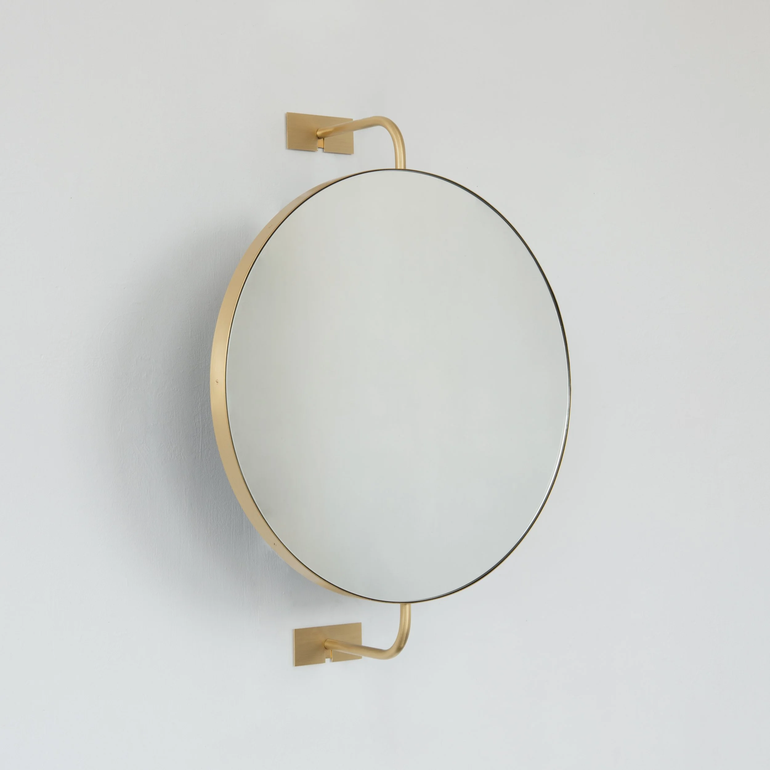 AP_Mirrors_Vorso_Orbis_Suspended_Brushed_Brass_Frame_LoRES_02.jpg