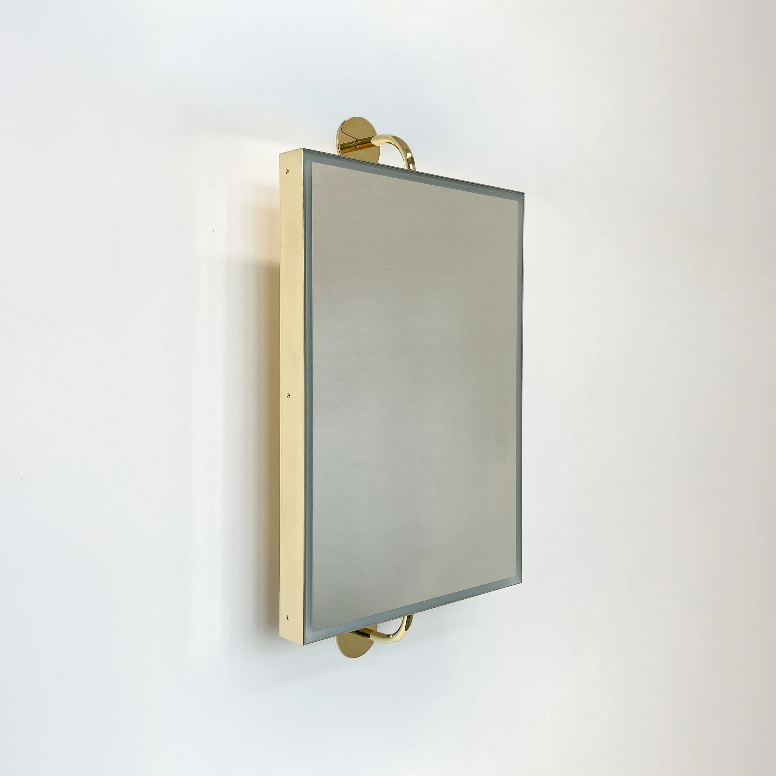Alguacil_Perkoff_Quadris_Vorso_Rectangular_Wall_Swivel_Mirror_Front_Illuination_Polished_Brass_Frame-03.jpg