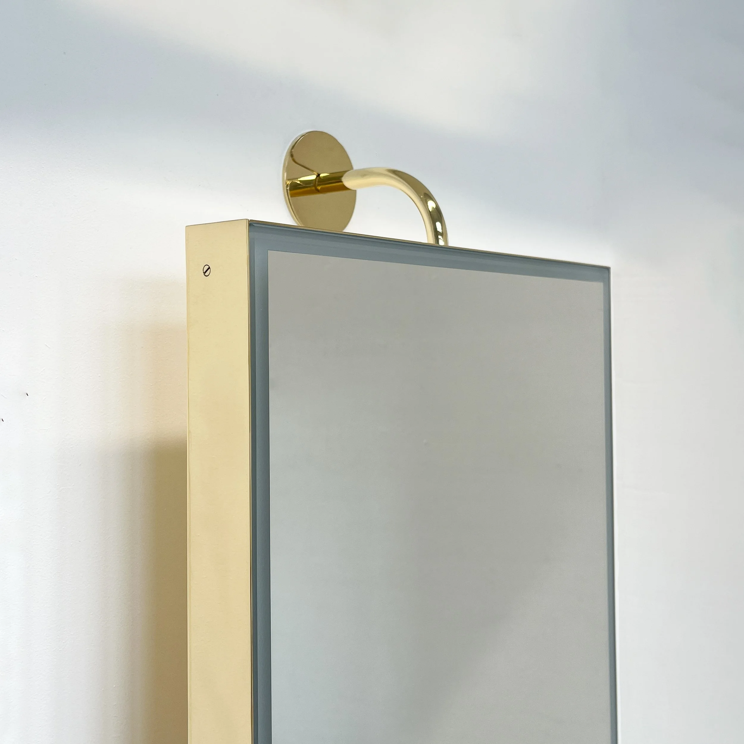 Alguacil_Perkoff_Quadris_Vorso_Rectangular_Wall_Swivel_Mirror_Front_Illuination_Polished_Brass_Frame-06.jpg