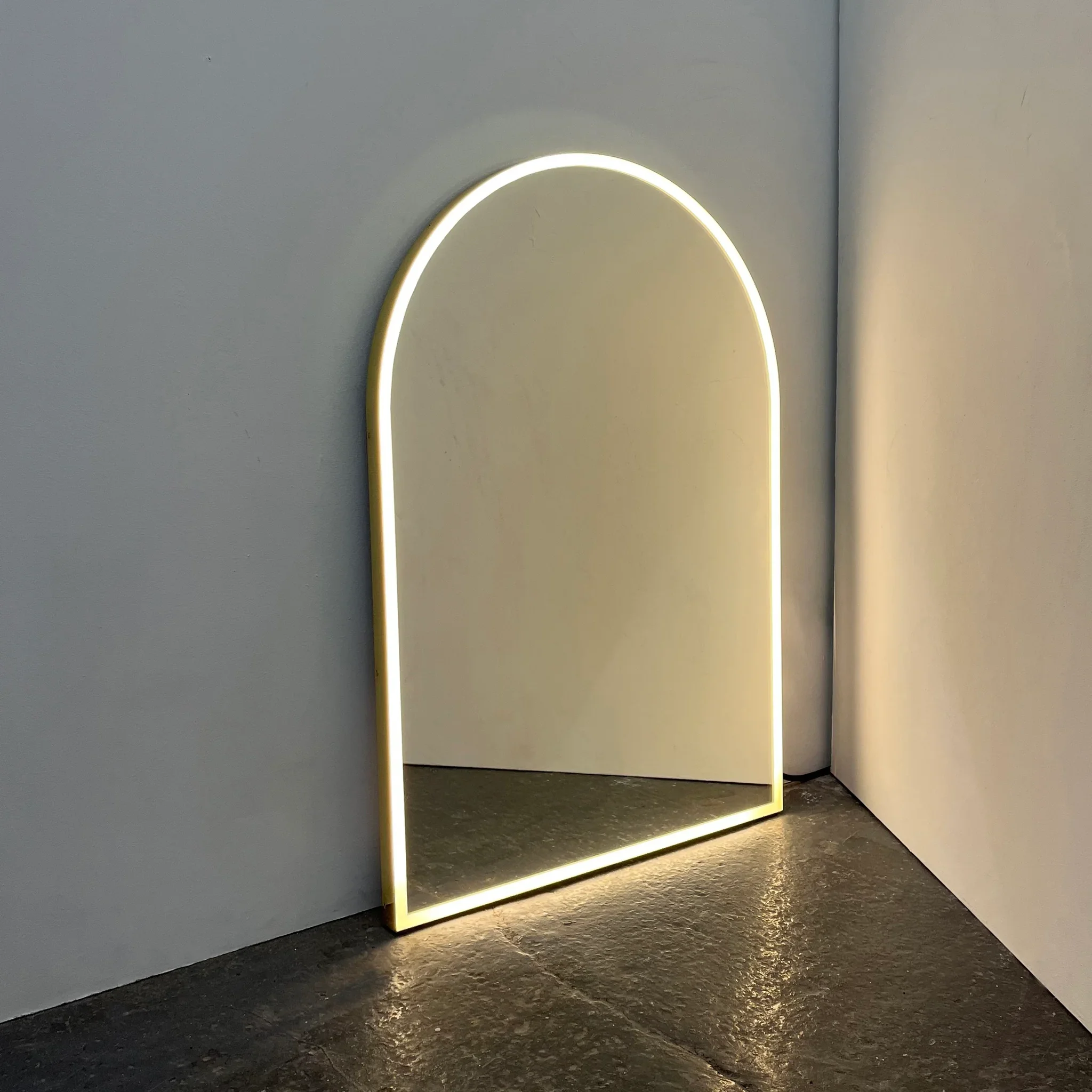 AP_Arcus_Front_Illuminated_Brass_Frame_00_sq_76cc6142-570e-45cf-9a7d-b48809f17f4a_1024x1024@2x.webp