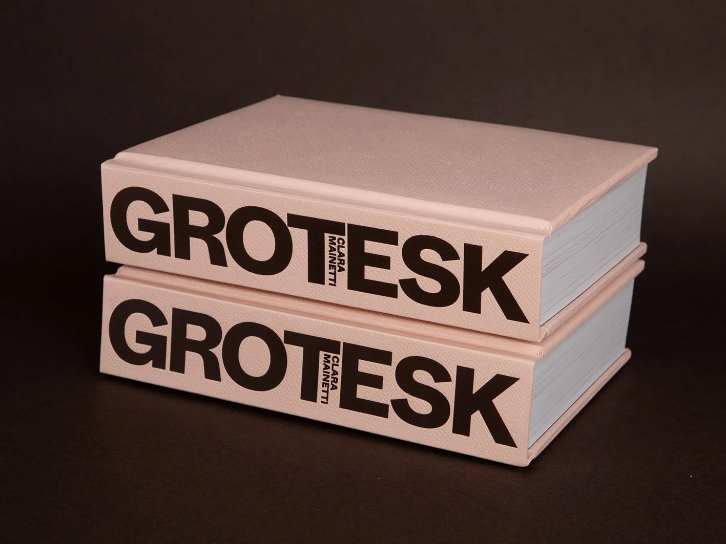 Grotesk-Cover-(c)-claramainetti.jpg