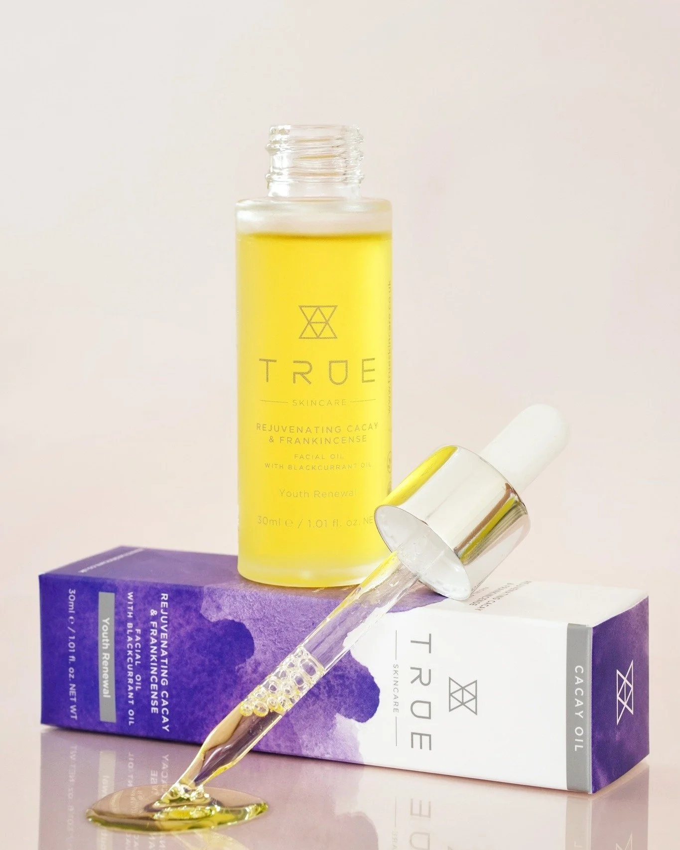 Transform your skincare ritual with True Skincare&rsquo;s luxurious Cacay &amp; Frankincense Facial Oil (30 ml). Infused with nutrient-rich cacay oil (packed with retinol and vitamin E) and rejuvenating frankincense, this silky botanical elixir deliv