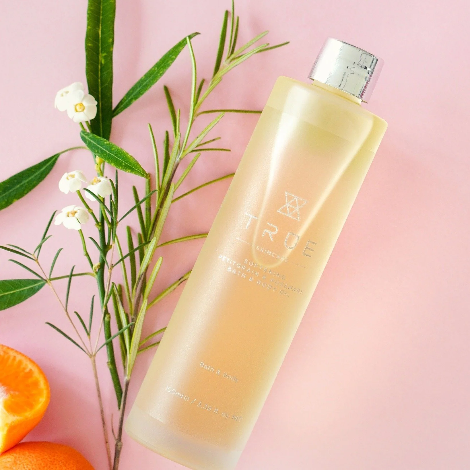 For skin that feels as good as it smells.

A moment of calm in a bottle. True&rsquo;s Softening Petitgrain &amp; Rosemary Bath &amp; Body Oil blends Jojoba, Safflower, Lemon Verbena and Vetivert to deeply hydrate and restore softness.
Use it in the b