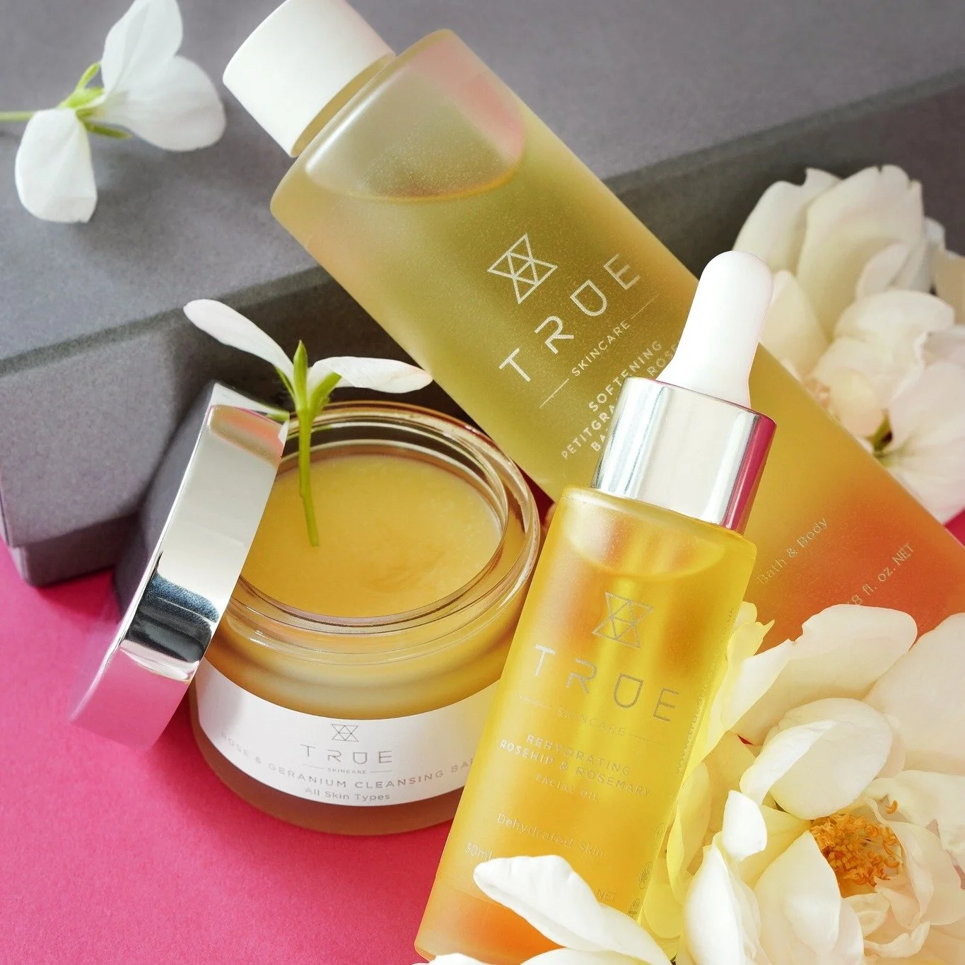 The True Skincare Gift Box......
Three luxurious ways to nourish the skin and soothe the senses.
Luxurious Rose & Geranium Cleansing Balm – melts away makeup and impurities, leaving the complexion soft, supple and beautifully balanced.
R